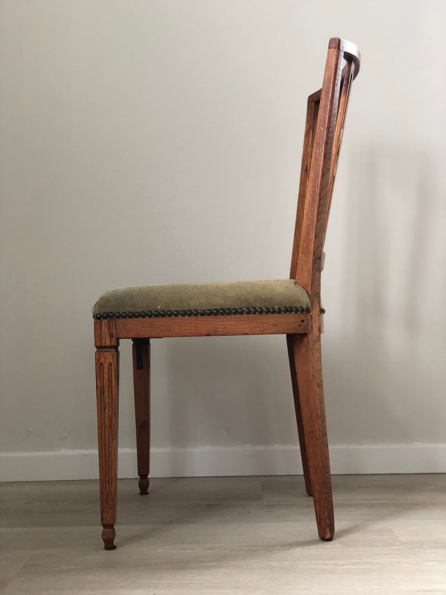 A Pair of Antique Elm Wood Louis XVI Chair 1780