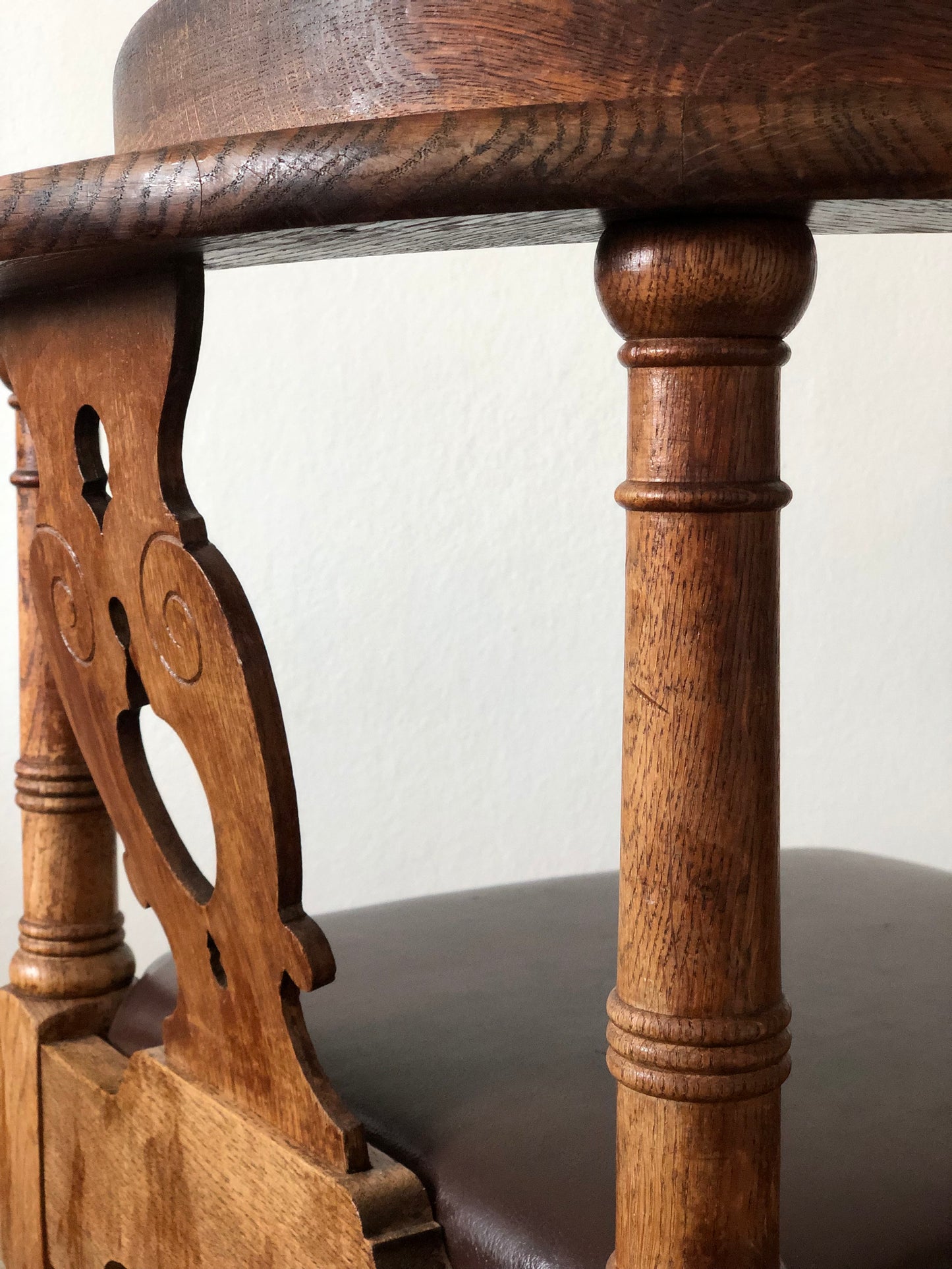 Antique Oak Corner Chair by Rud Rasmussen, Copenhagen Denmark Early 20th Century