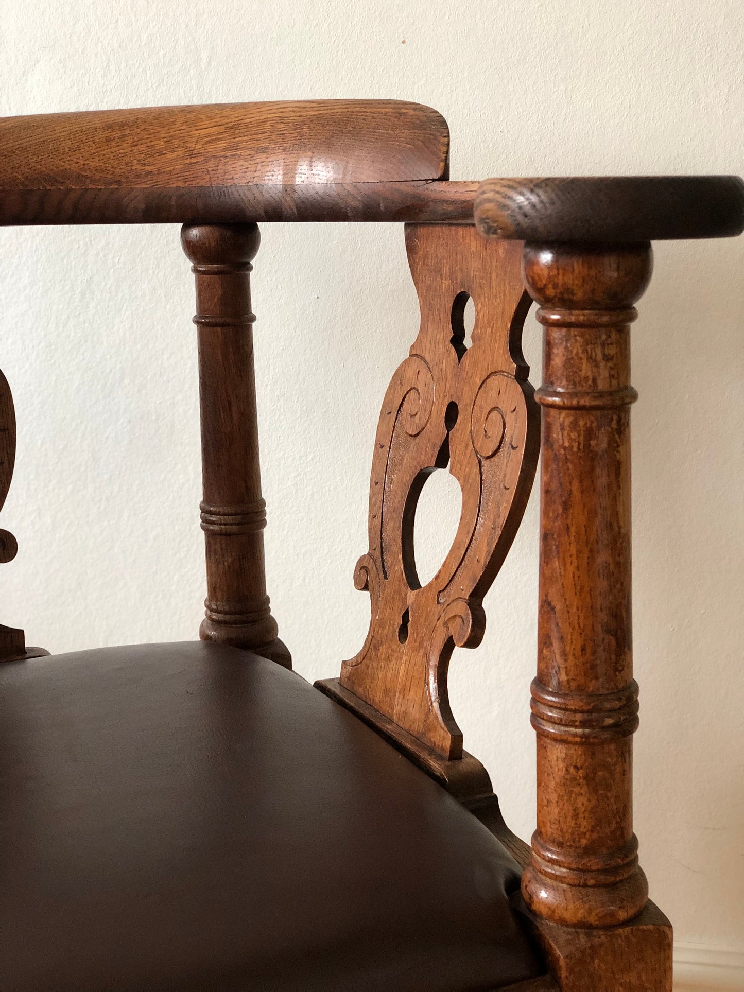 Antique Oak Corner Chair by Rud Rasmussen, Copenhagen Denmark Early 20th Century