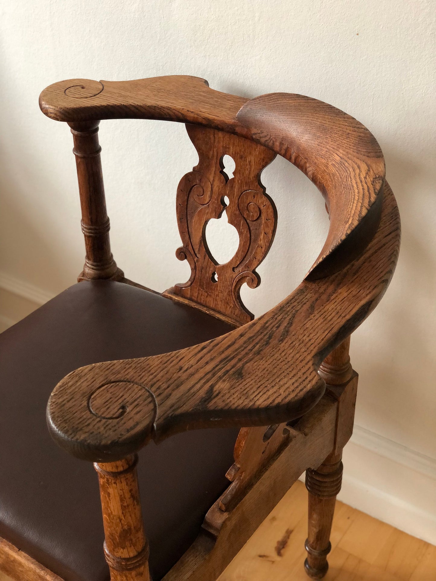 Antique Oak Corner Chair by Rud Rasmussen, Copenhagen Denmark Early 20th Century