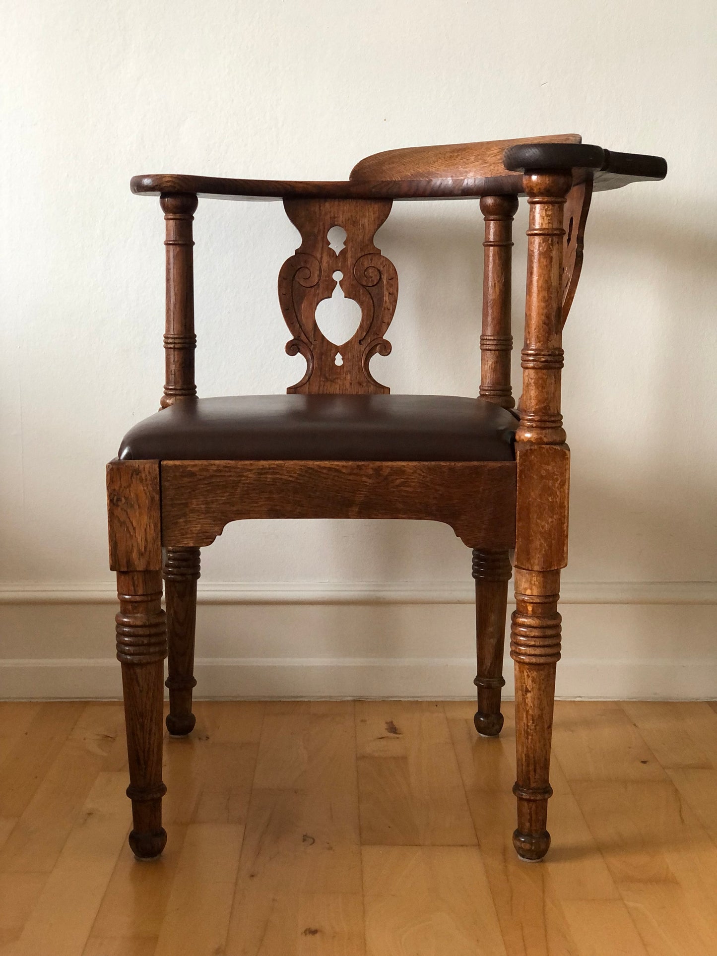 Antique Oak Corner Chair by Rud Rasmussen, Copenhagen Denmark Early 20th Century