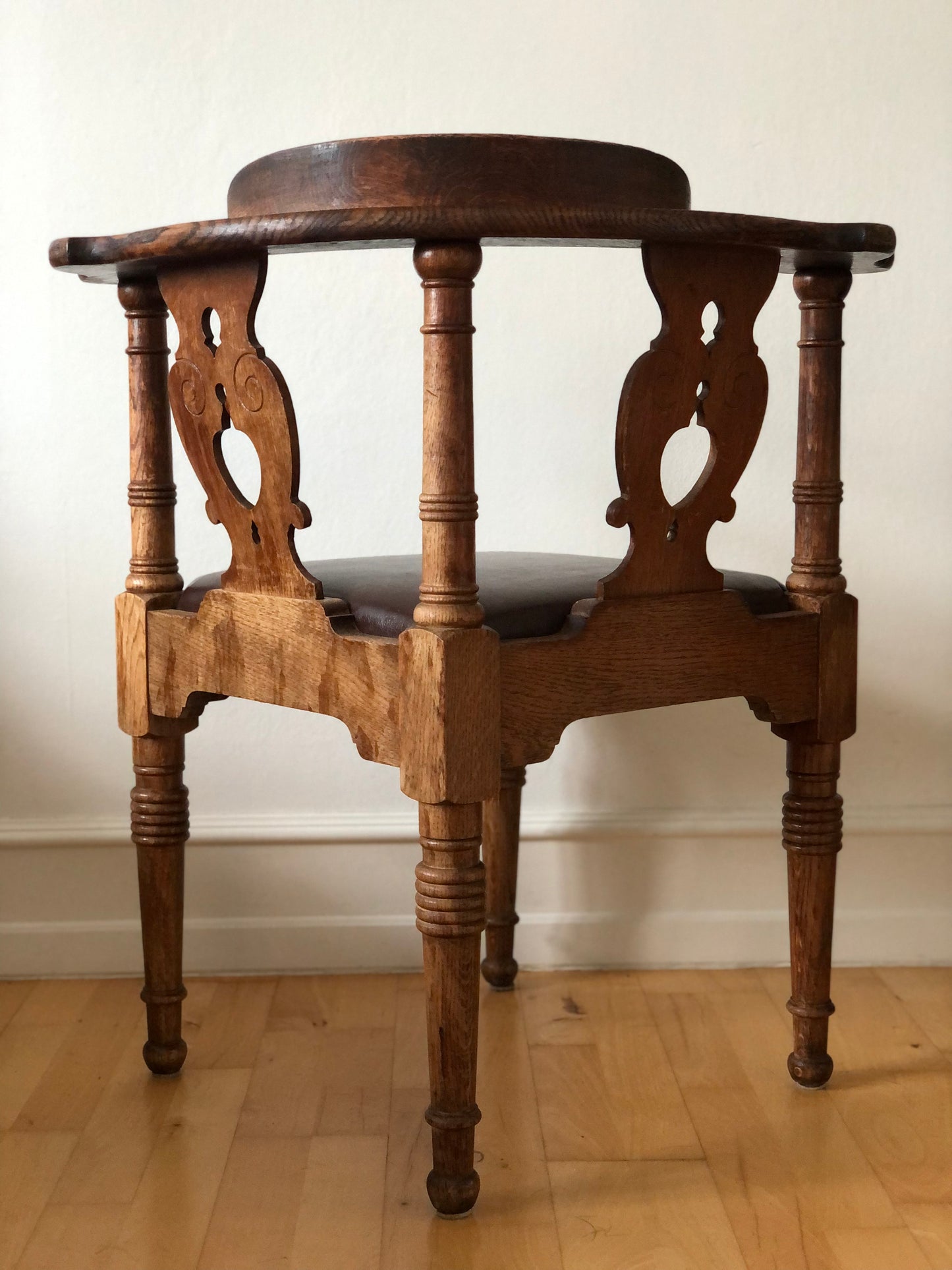 Antique Oak Corner Chair by Rud Rasmussen, Copenhagen Denmark Early 20th Century