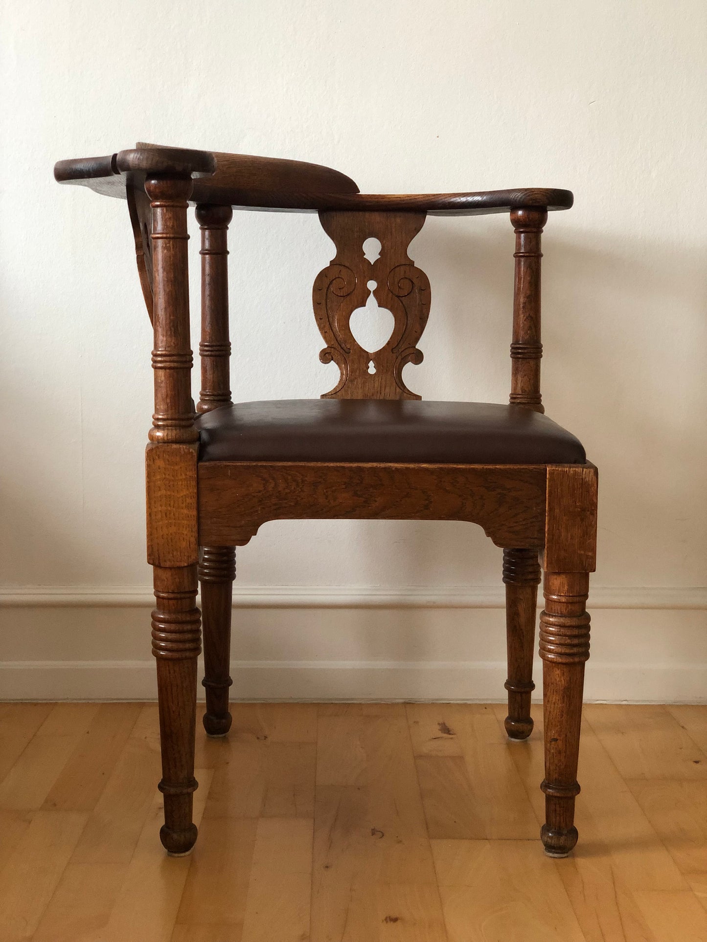 Antique Oak Corner Chair by Rud Rasmussen, Copenhagen Denmark Early 20th Century