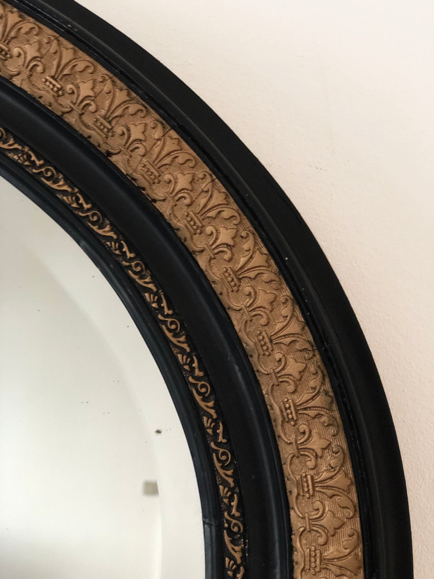 Antique Carved Louis Philippe Oval Mirror In Black and Gold France Late 19th Century