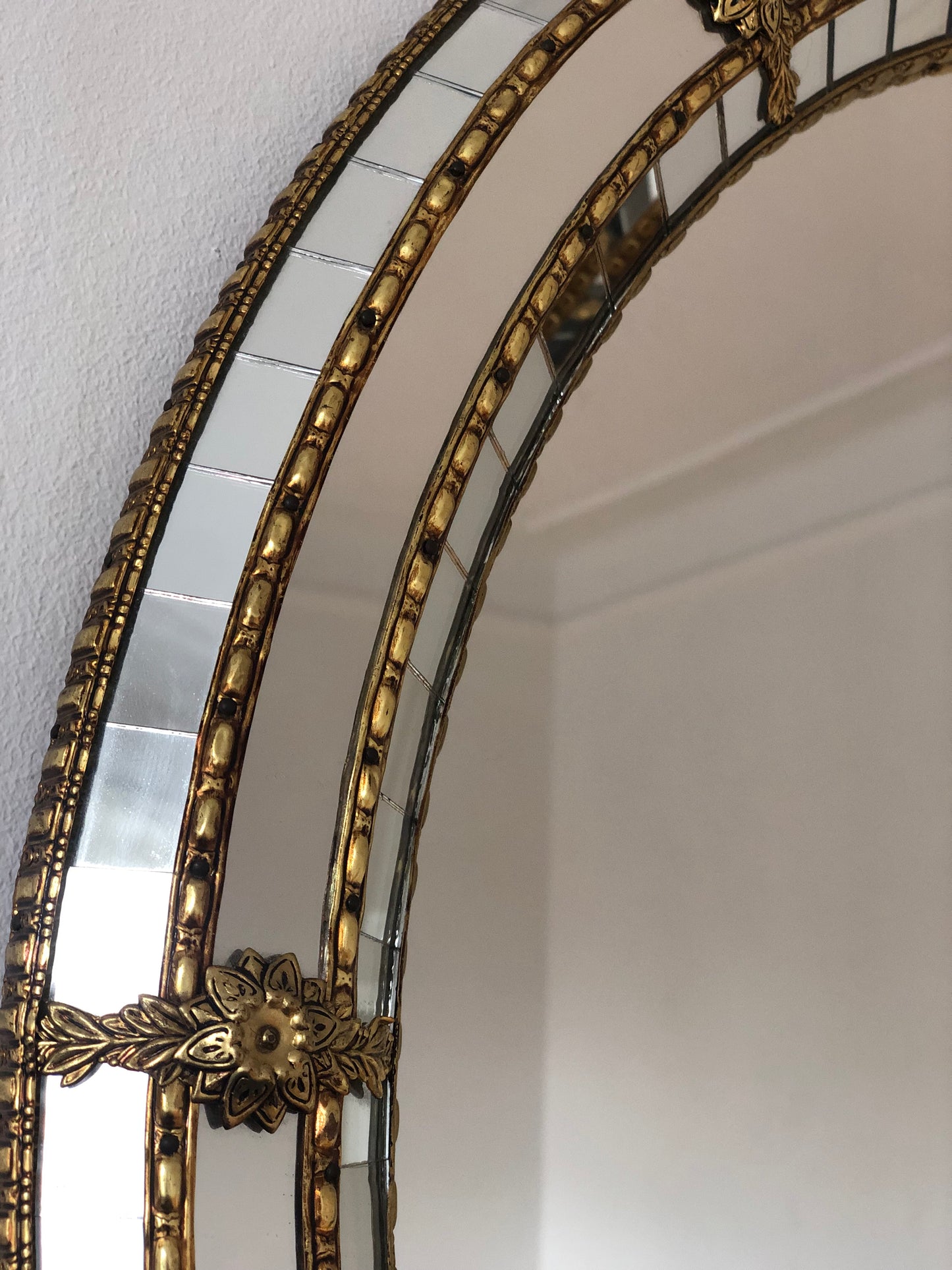 Vintage Venetian Cirkel Mirror Hollywood Regency in Gold Spain 1990s
