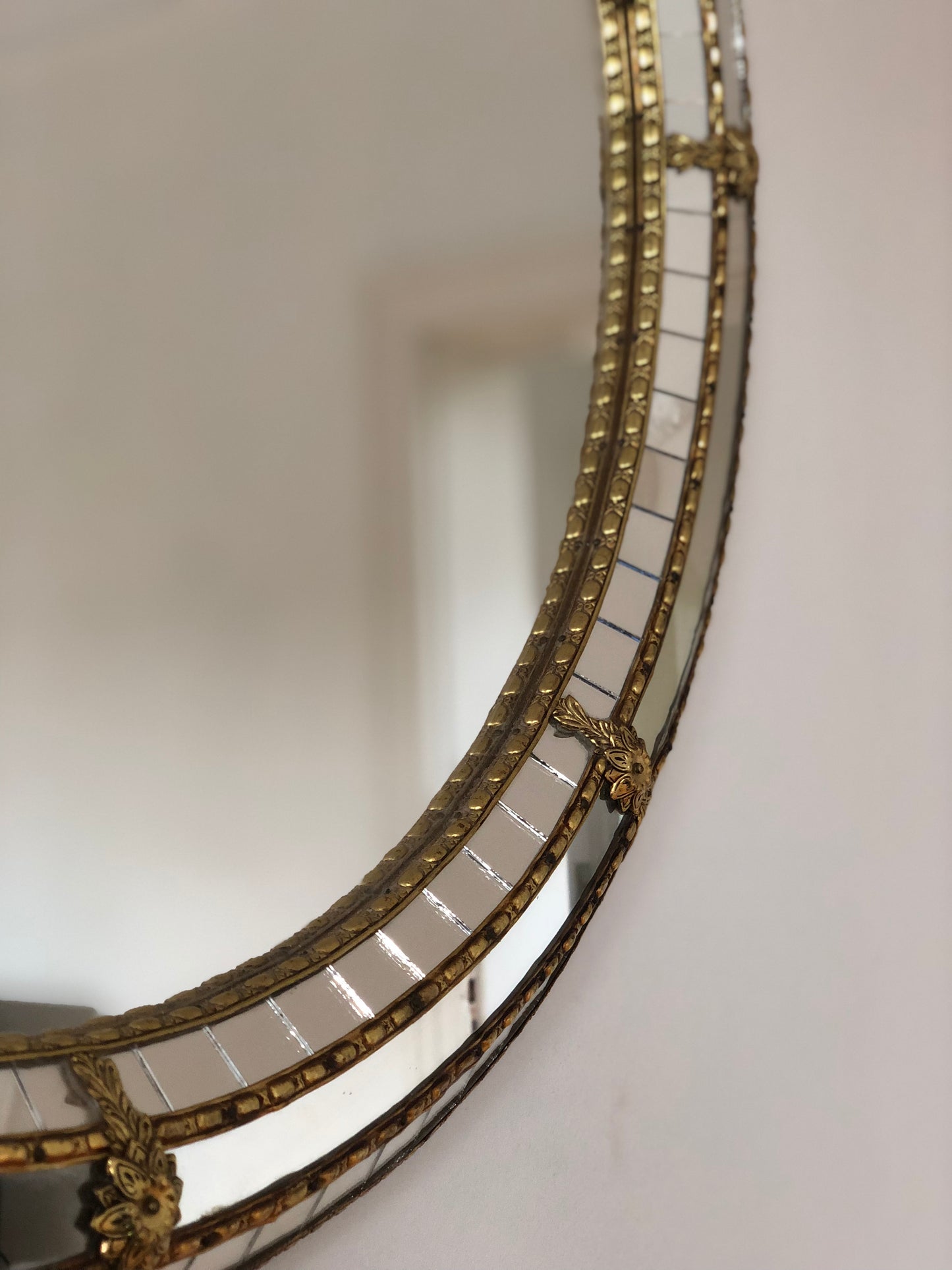 Vintage Venetian Cirkel Mirror Hollywood Regency in Gold Spain 1990s
