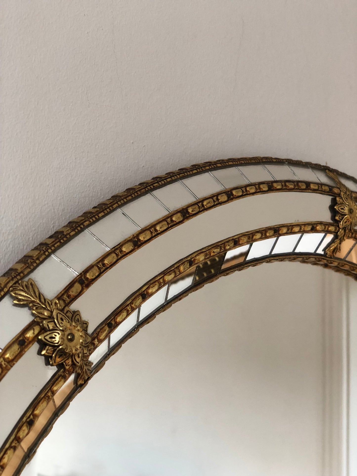 Vintage Venetian Cirkel Mirror Hollywood Regency in Gold Spain 1990s