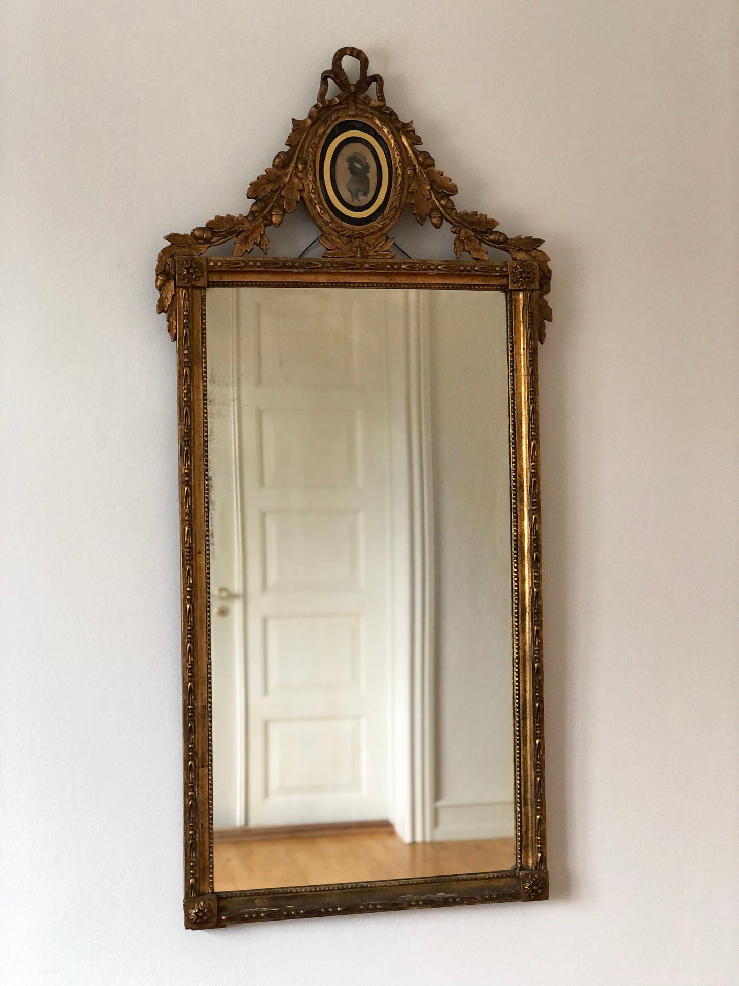 18th Century Dutch Giltwood Louis XVI Carved Mirror with Verre églomisé