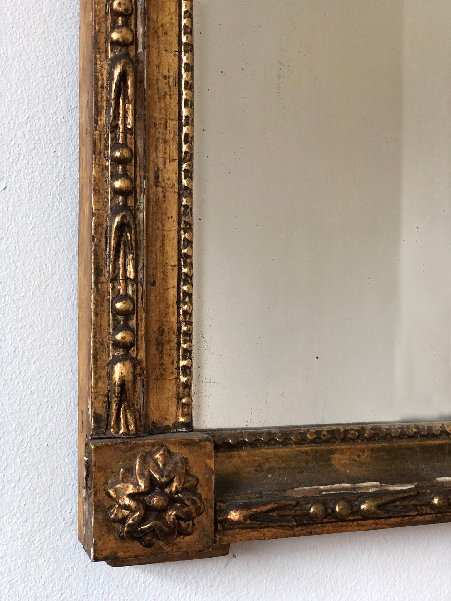 18th Century Dutch Giltwood Louis XVI Carved Mirror with Verre églomisé