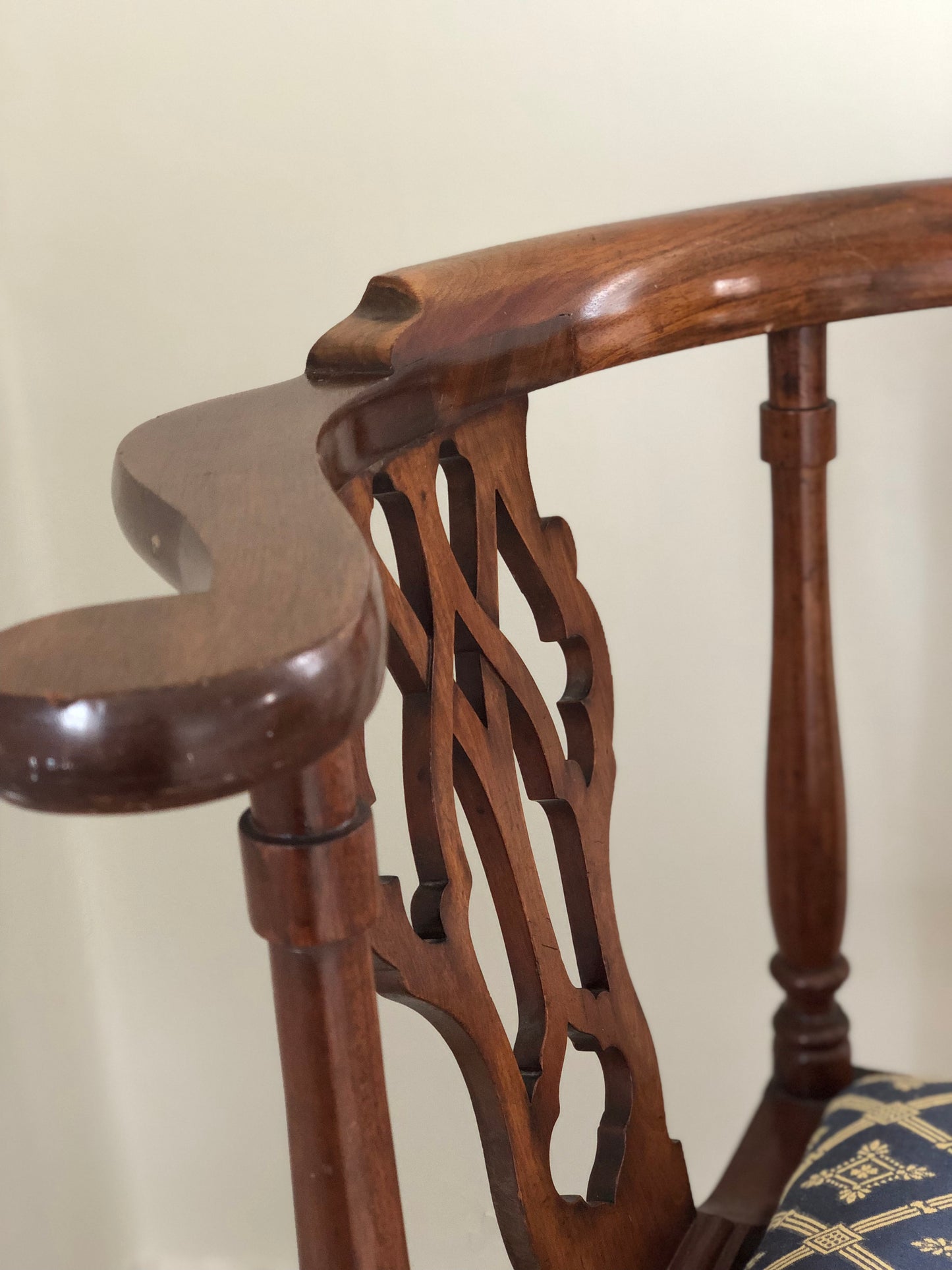 Georgian Mahogany Corner Chair on Casters 19th Century