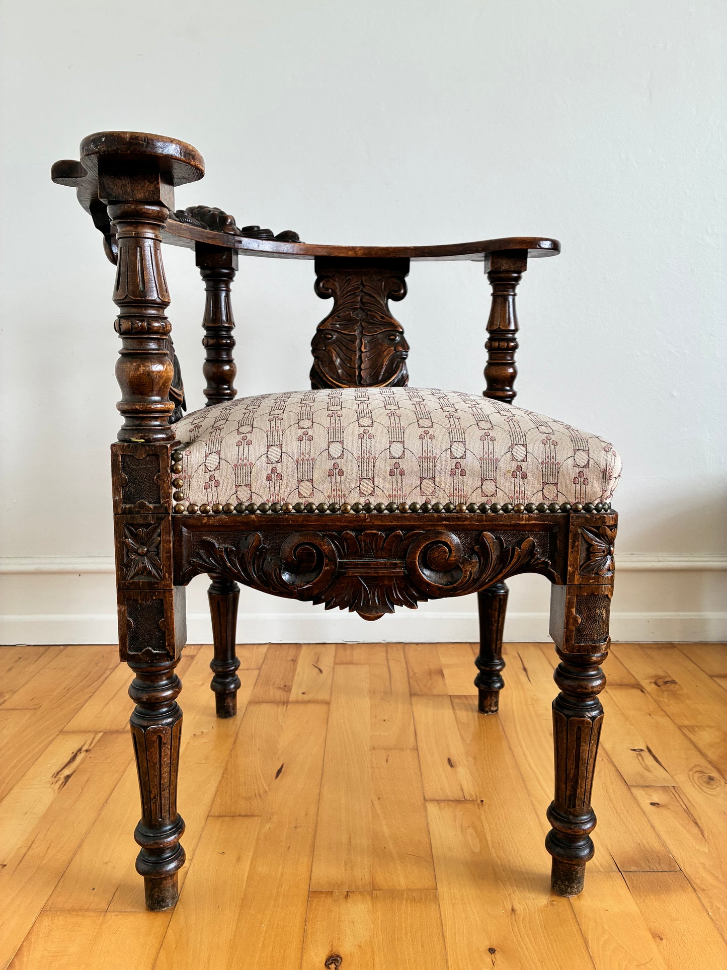 Antique English Victorian Corner Chair, Late 19th Century