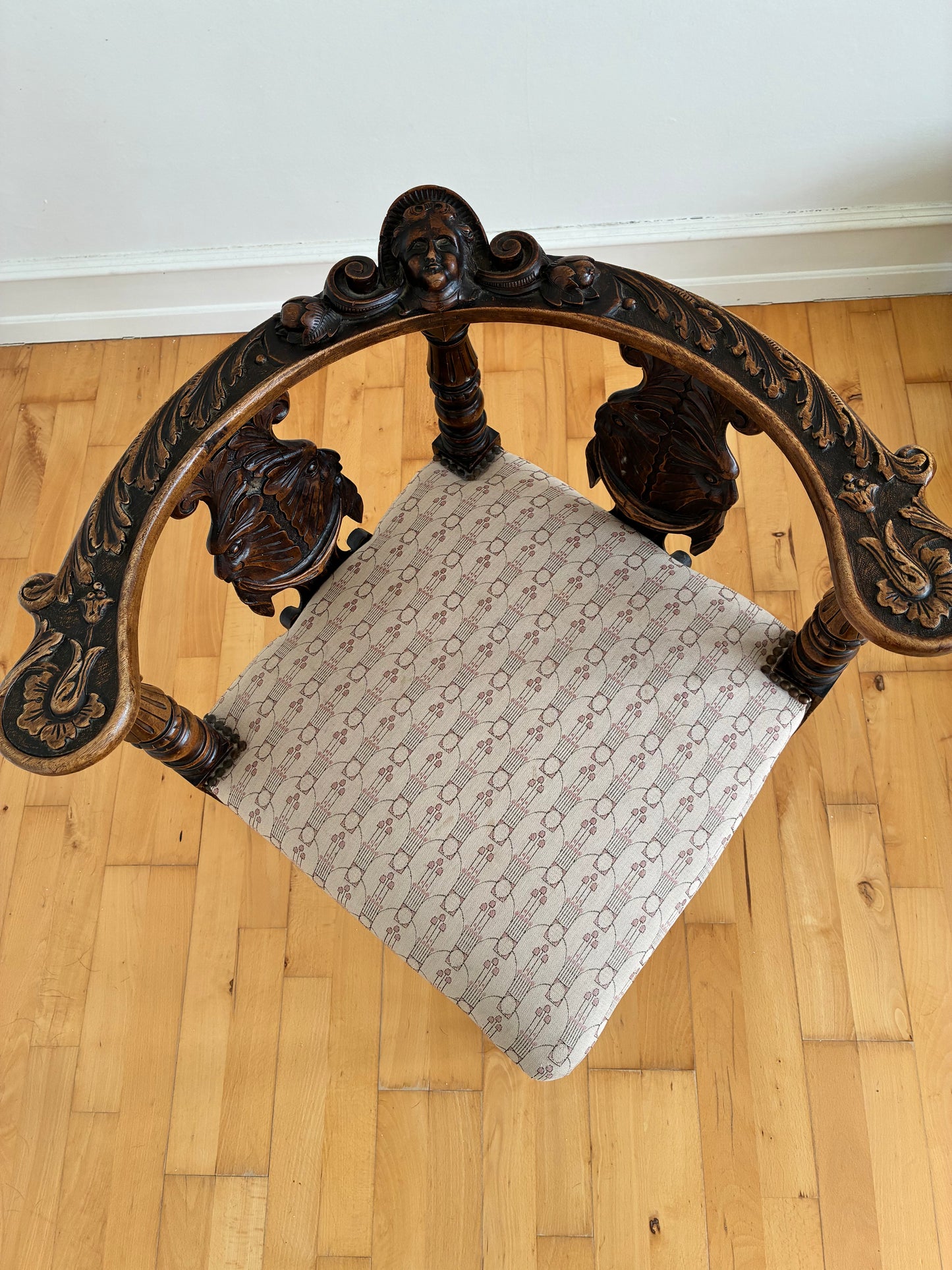 Antique English Victorian Corner Chair, Late 19th Century