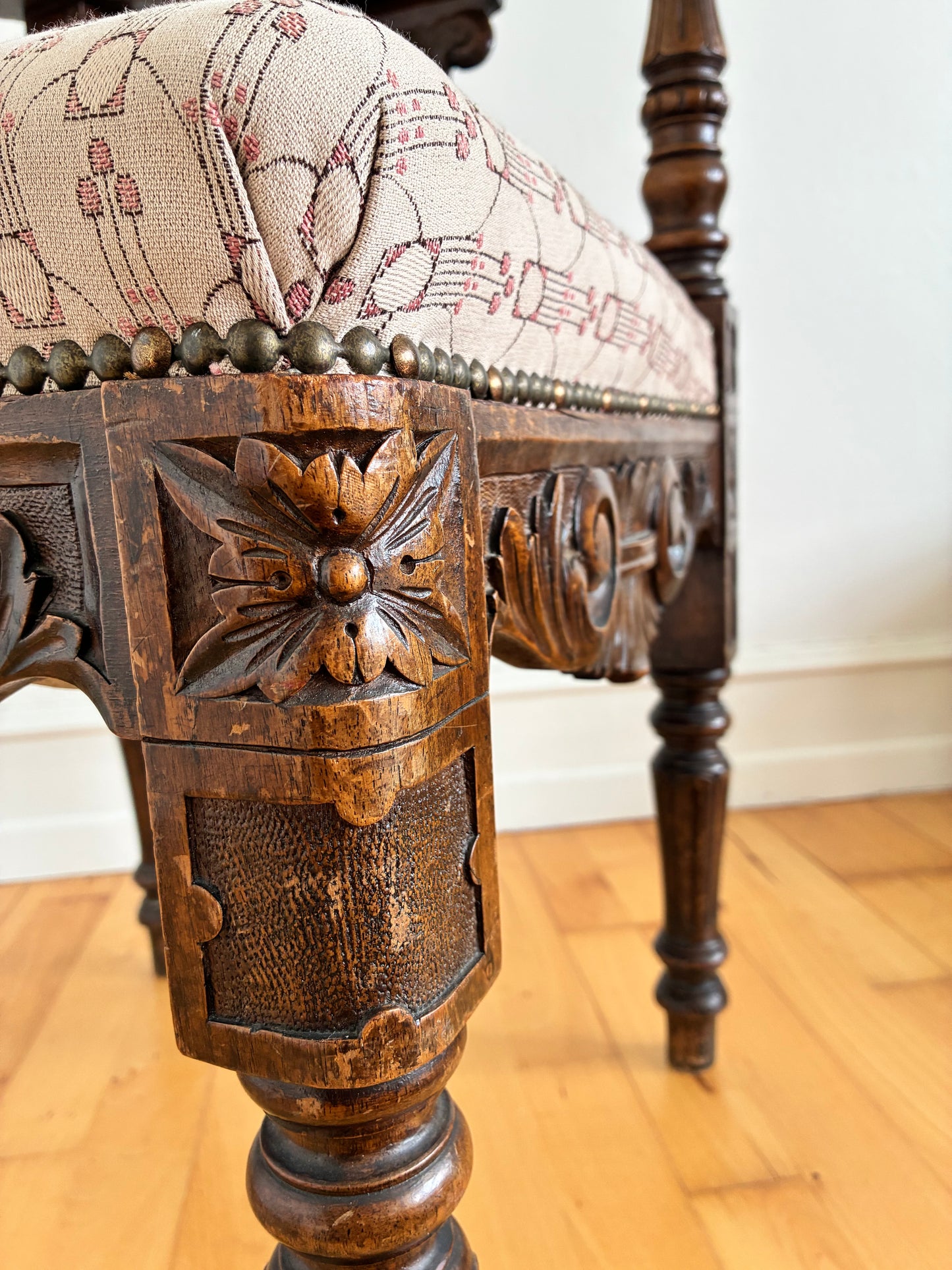 Antique English Victorian Corner Chair, Late 19th Century