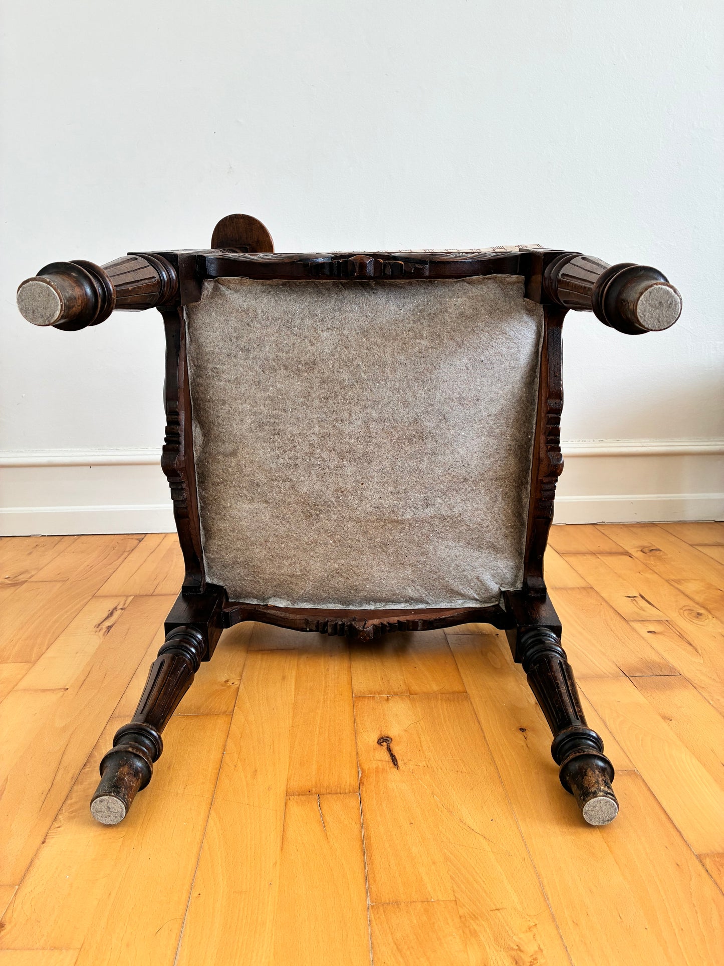 Antique English Victorian Corner Chair, Late 19th Century