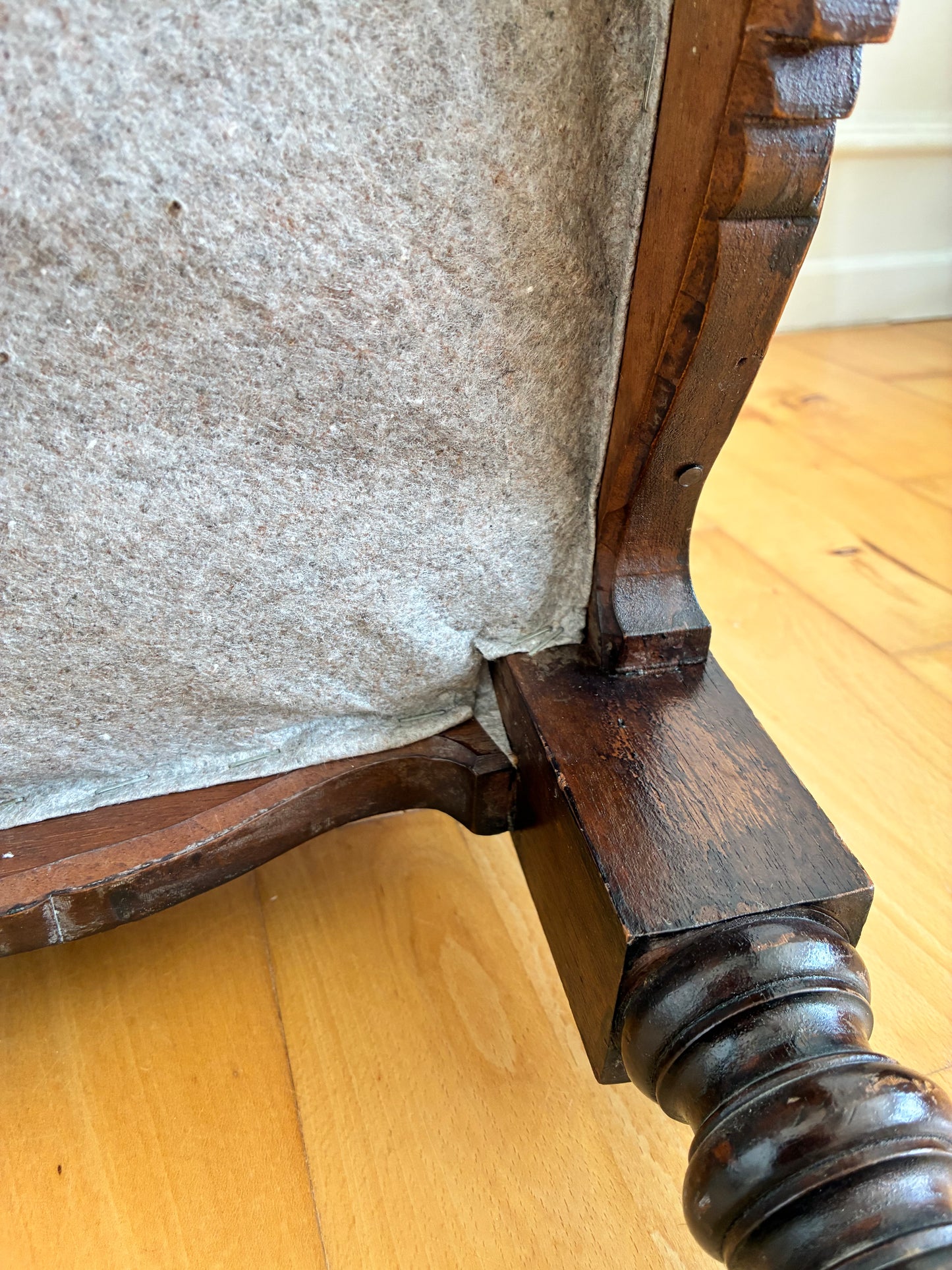 Antique English Victorian Corner Chair, Late 19th Century