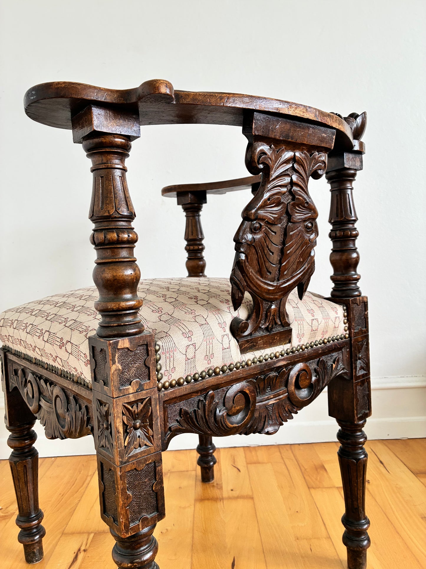 Antique English Victorian Corner Chair, Late 19th Century