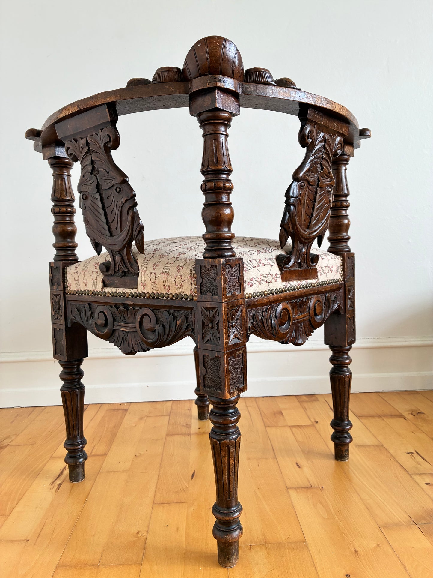 Antique English Victorian Corner Chair, Late 19th Century