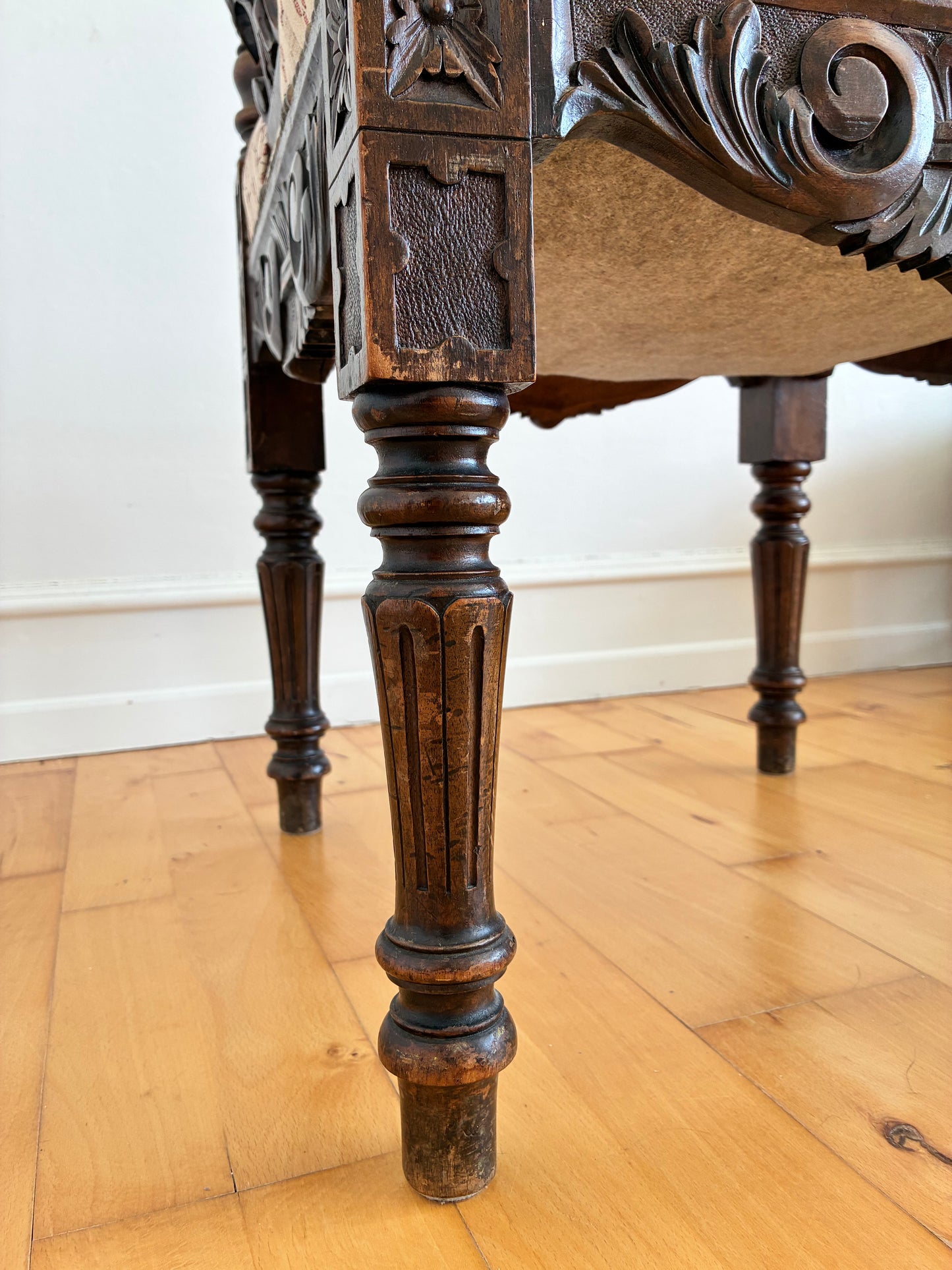 Antique English Victorian Corner Chair, Late 19th Century