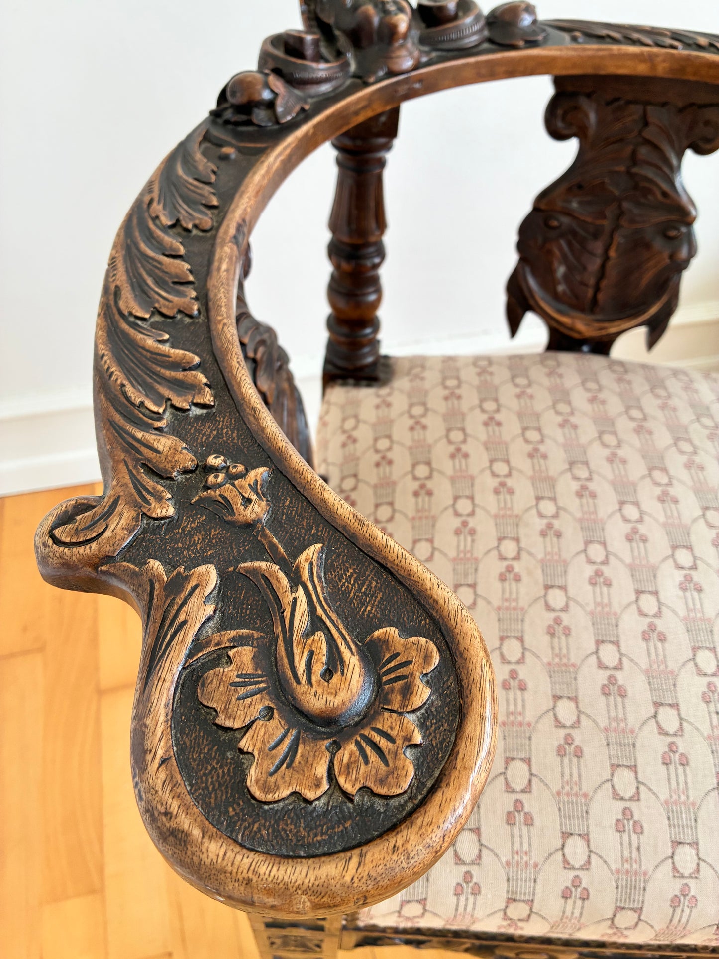 Antique English Victorian Corner Chair, Late 19th Century