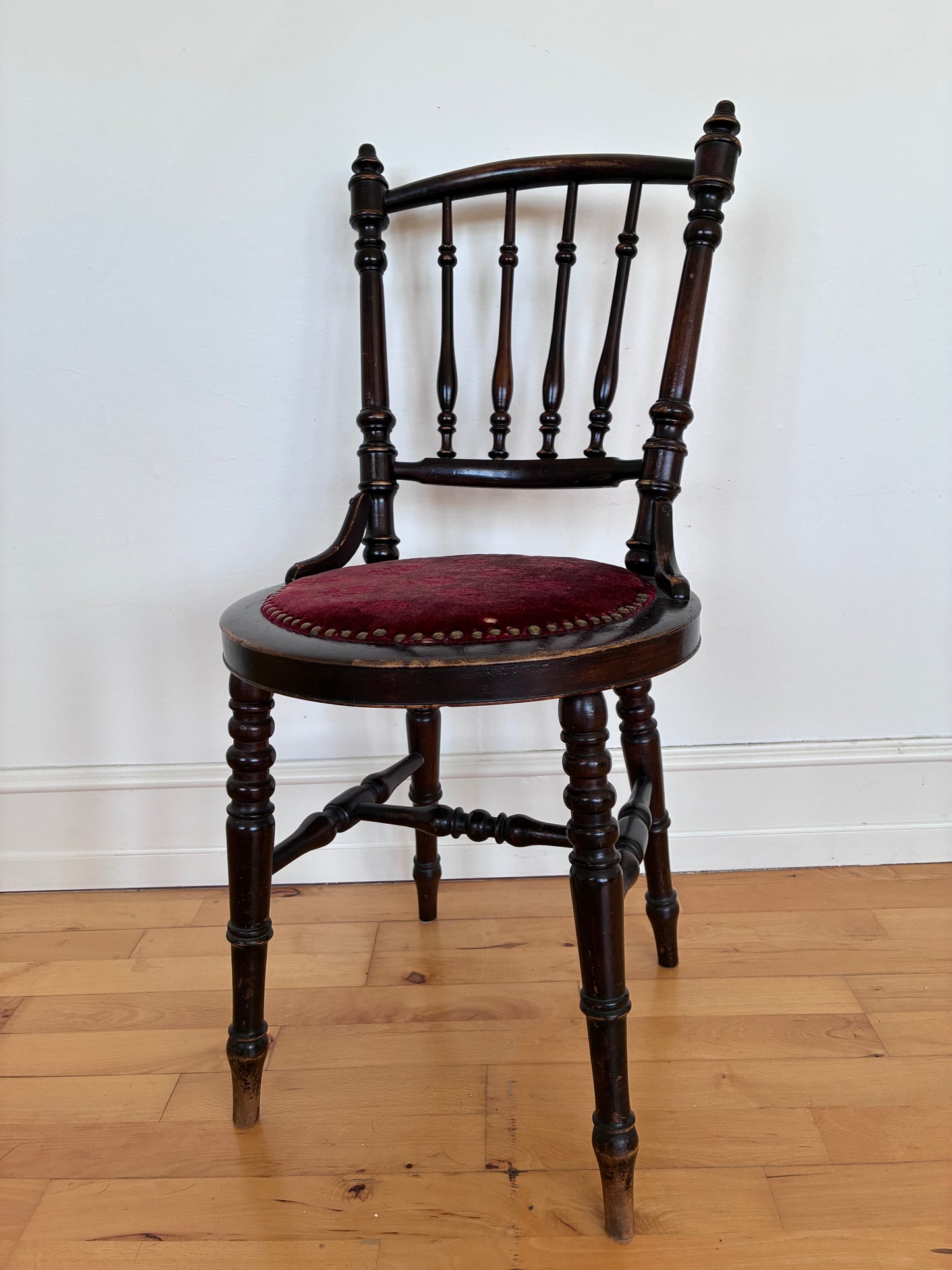 Antique English Victorian Spindle-Back Chair