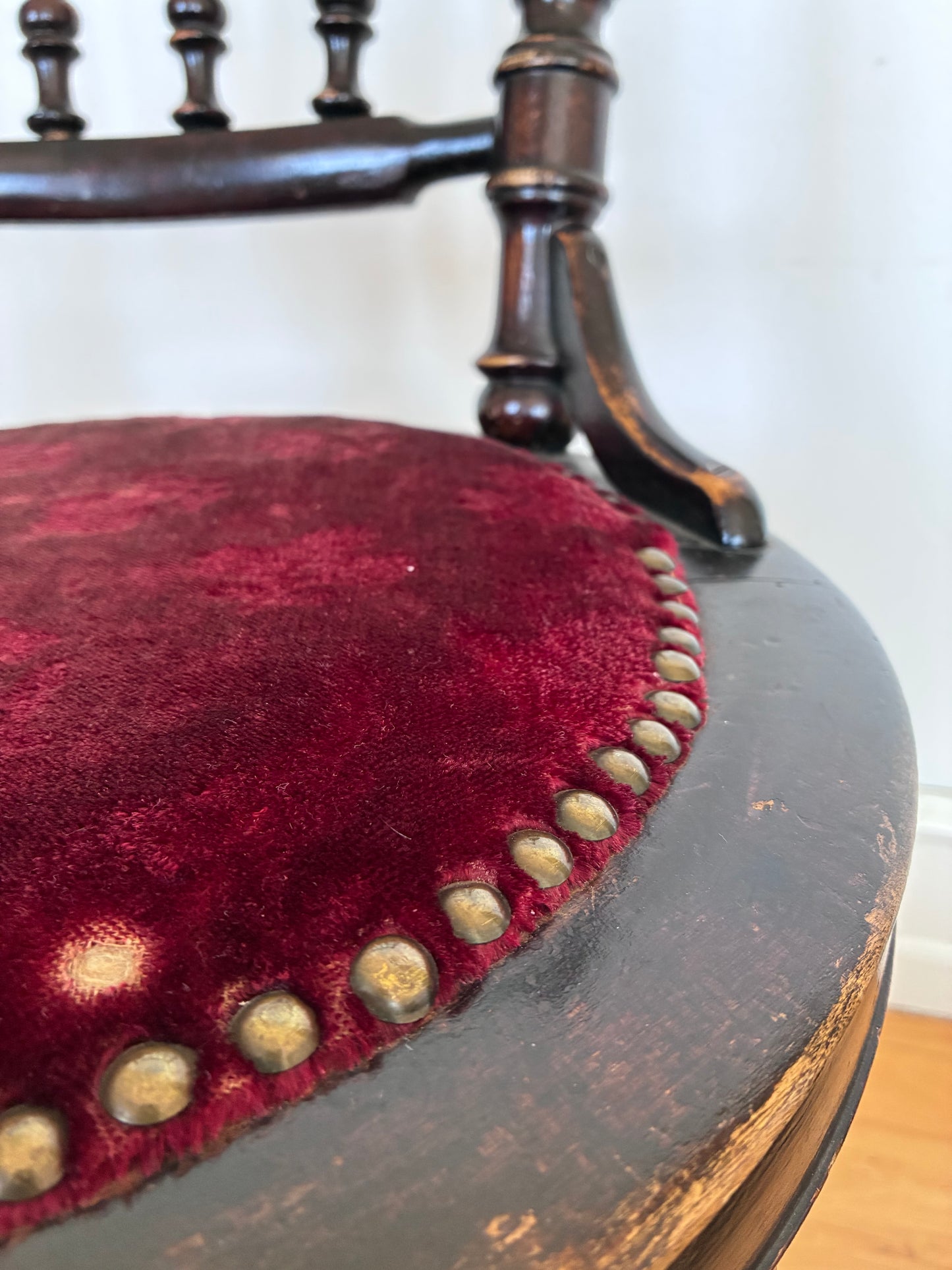 Antique English Victorian Spindle-Back Chair