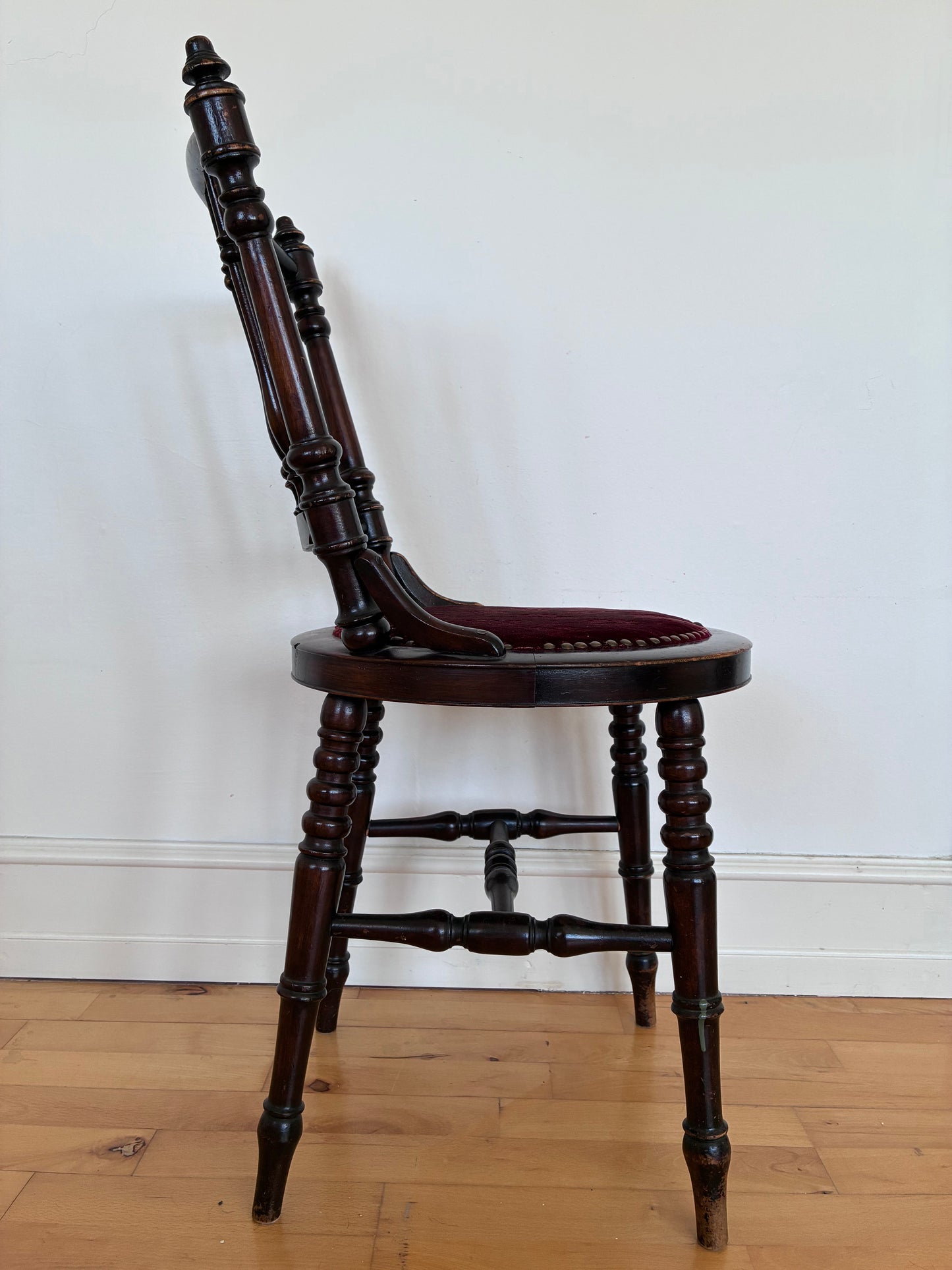 Antique English Victorian Spindle-Back Chair