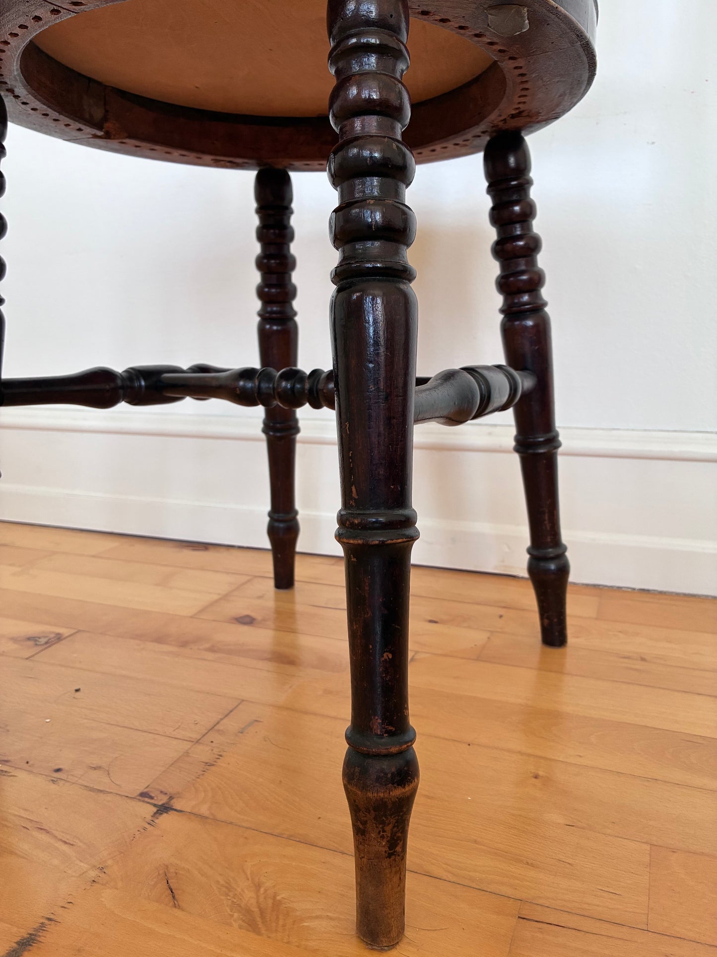 Antique English Victorian Spindle-Back Chair