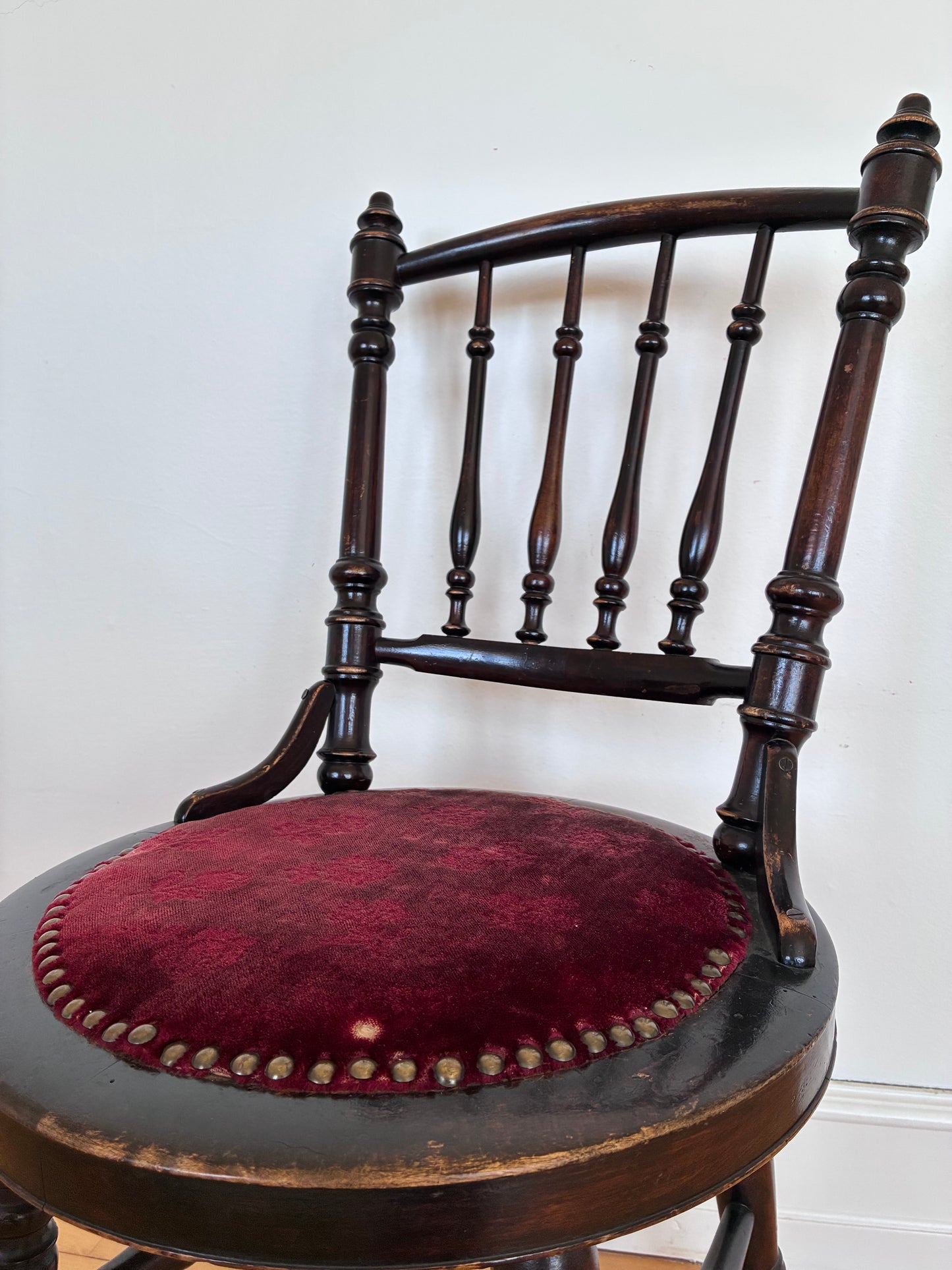 Antique English Victorian Spindle-Back Chair