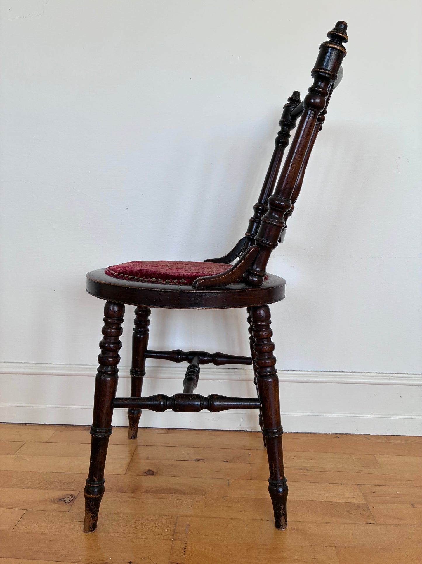 Antique English Victorian Spindle-Back Chair