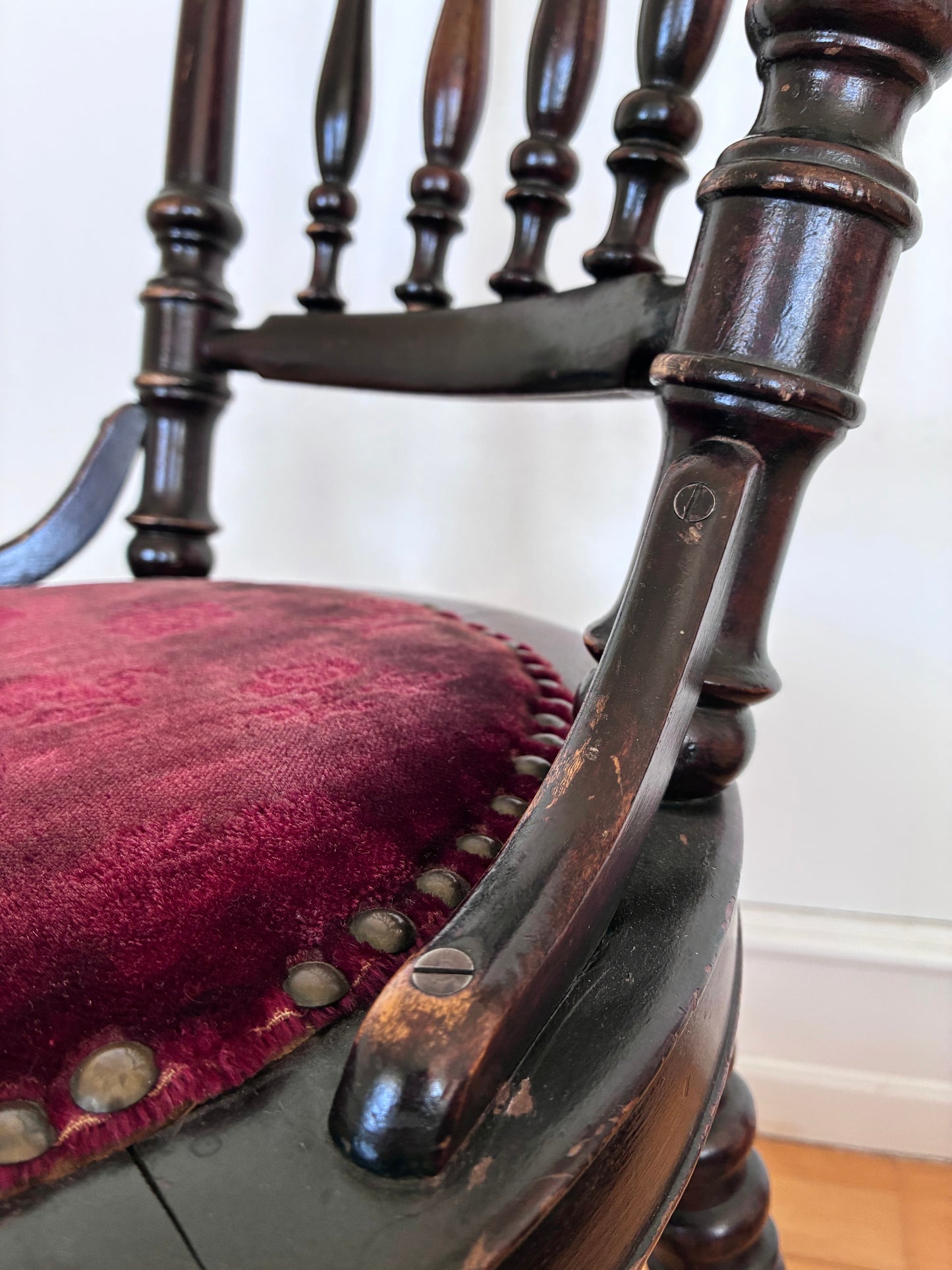 Antique English Victorian Spindle-Back Chair