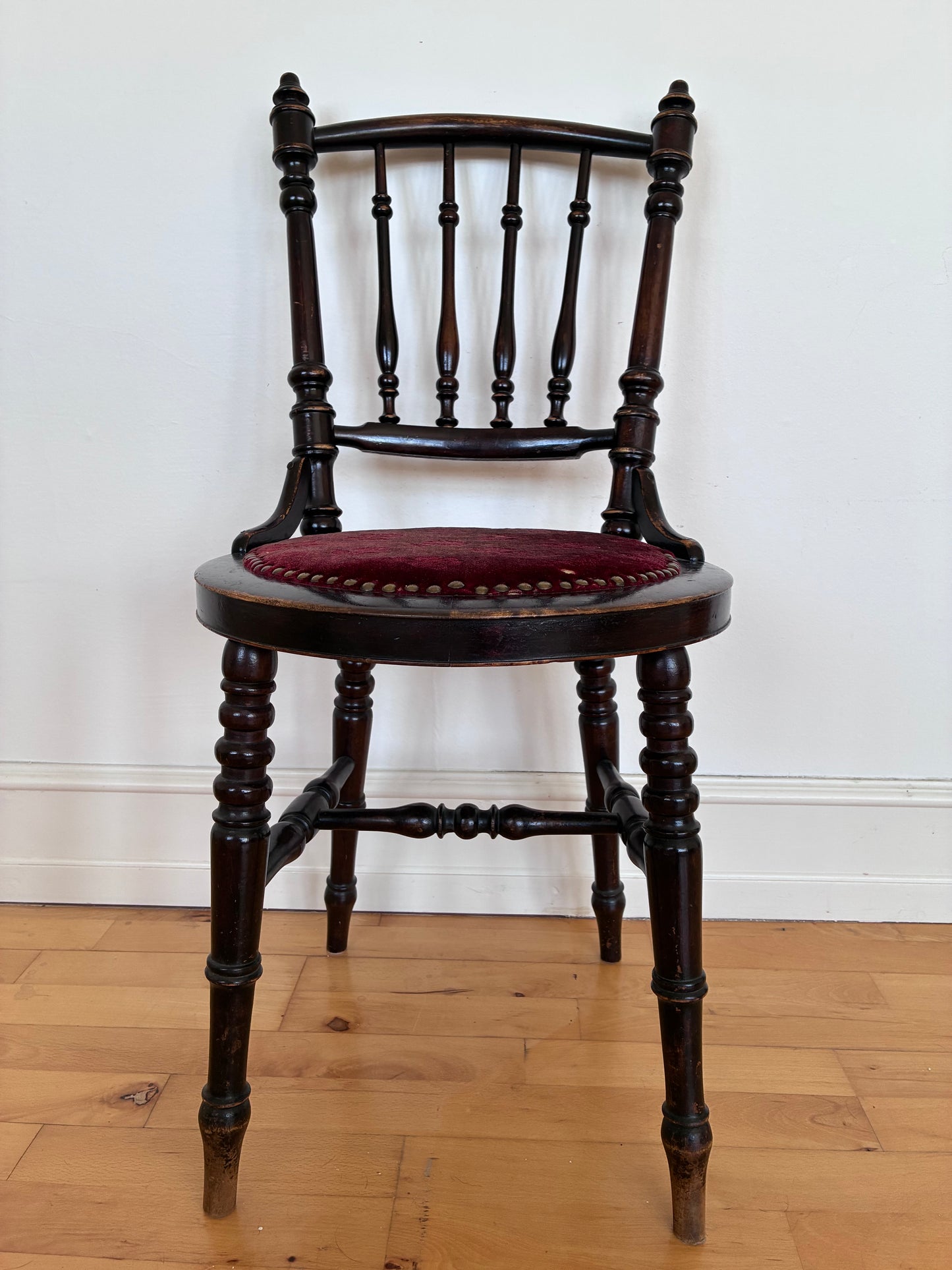 Antique English Victorian Spindle-Back Chair