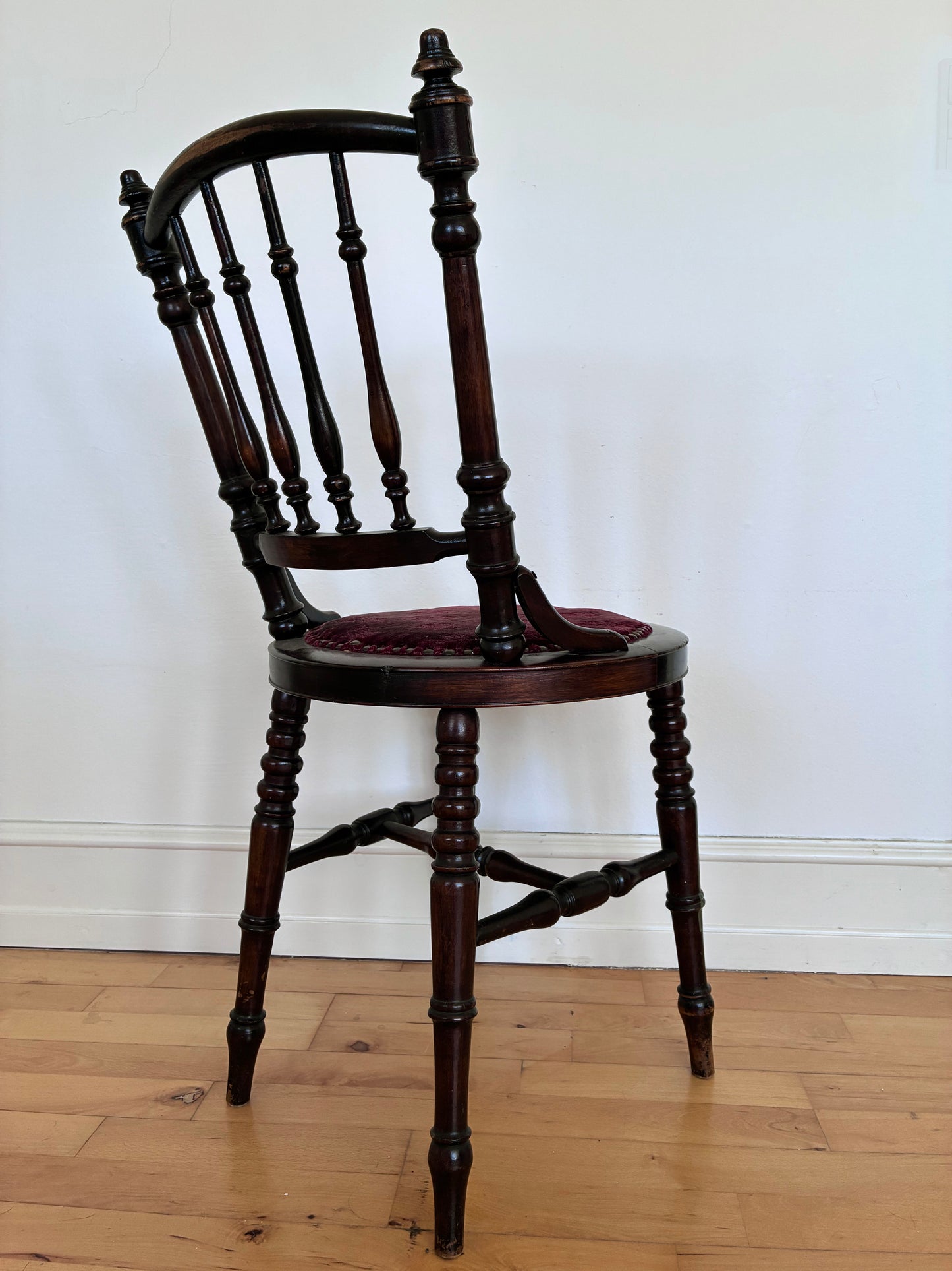 Antique English Victorian Spindle-Back Chair