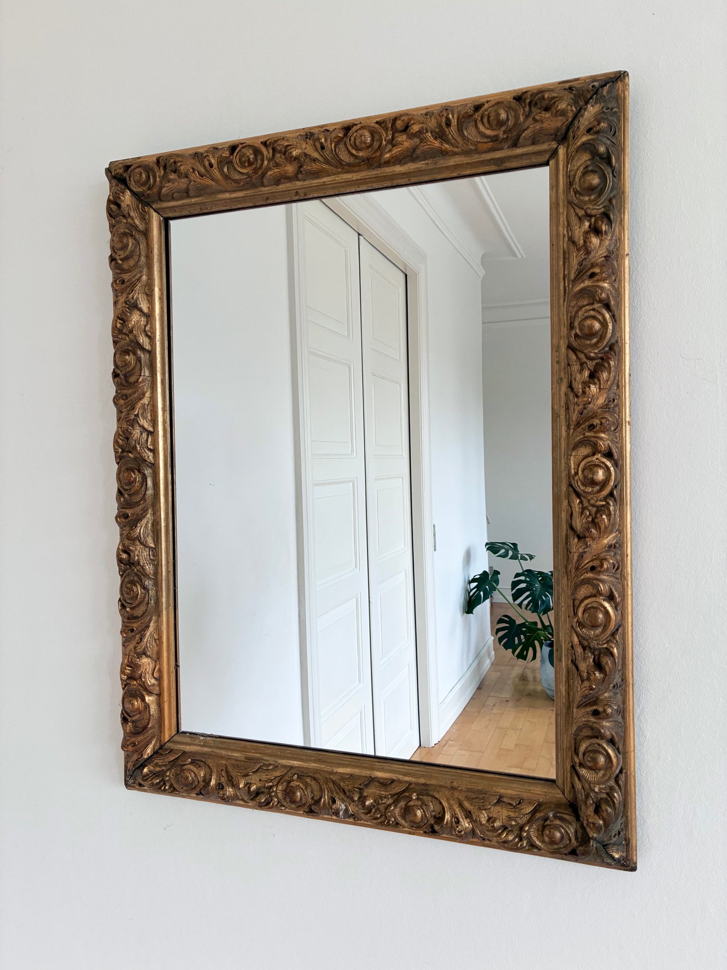 Antique Giltwood Wall Mirror in Gold