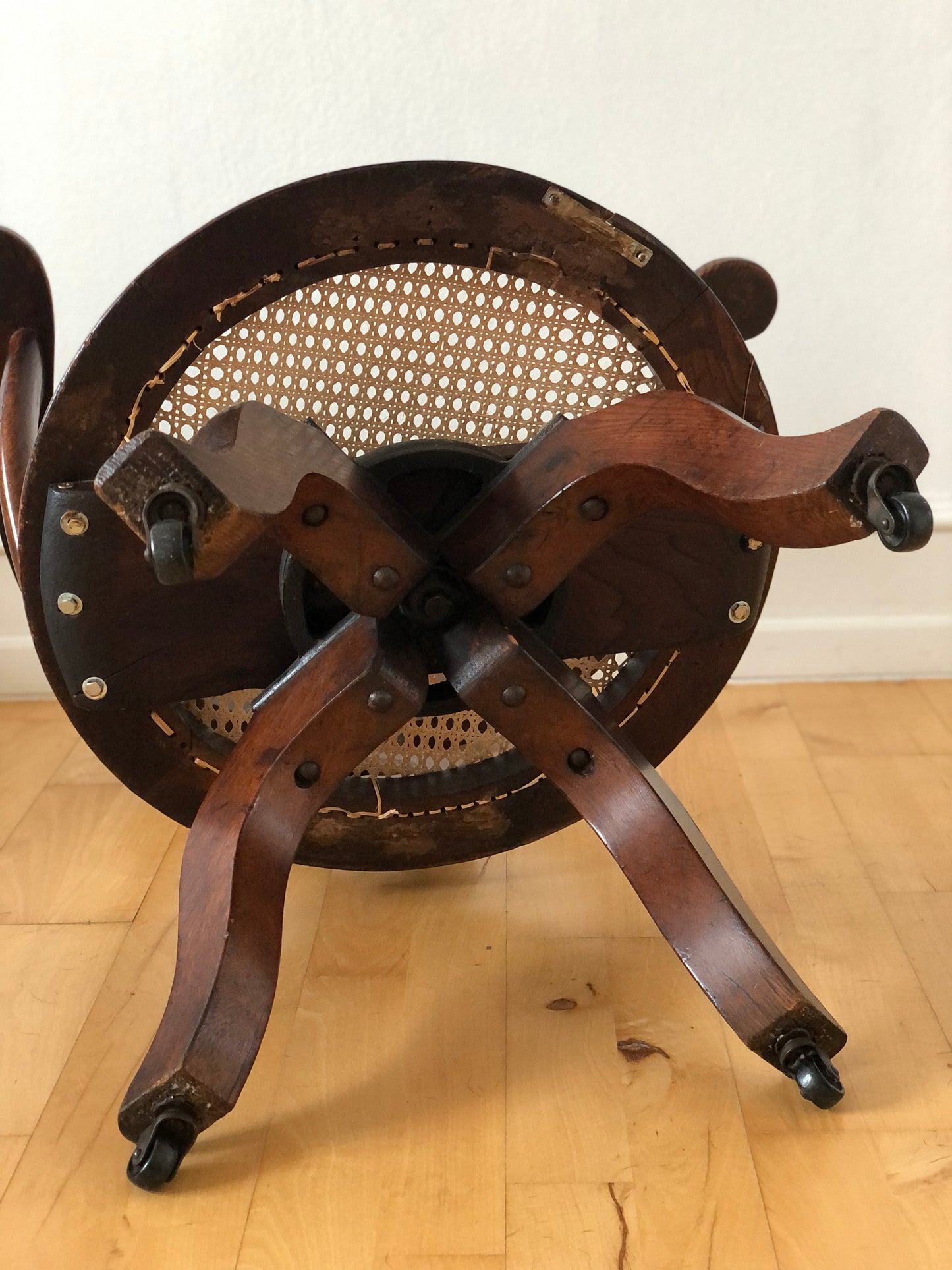 Edwardian Mahogany Swivel Desk Chair on Castors Early 20th Century United Kingdom