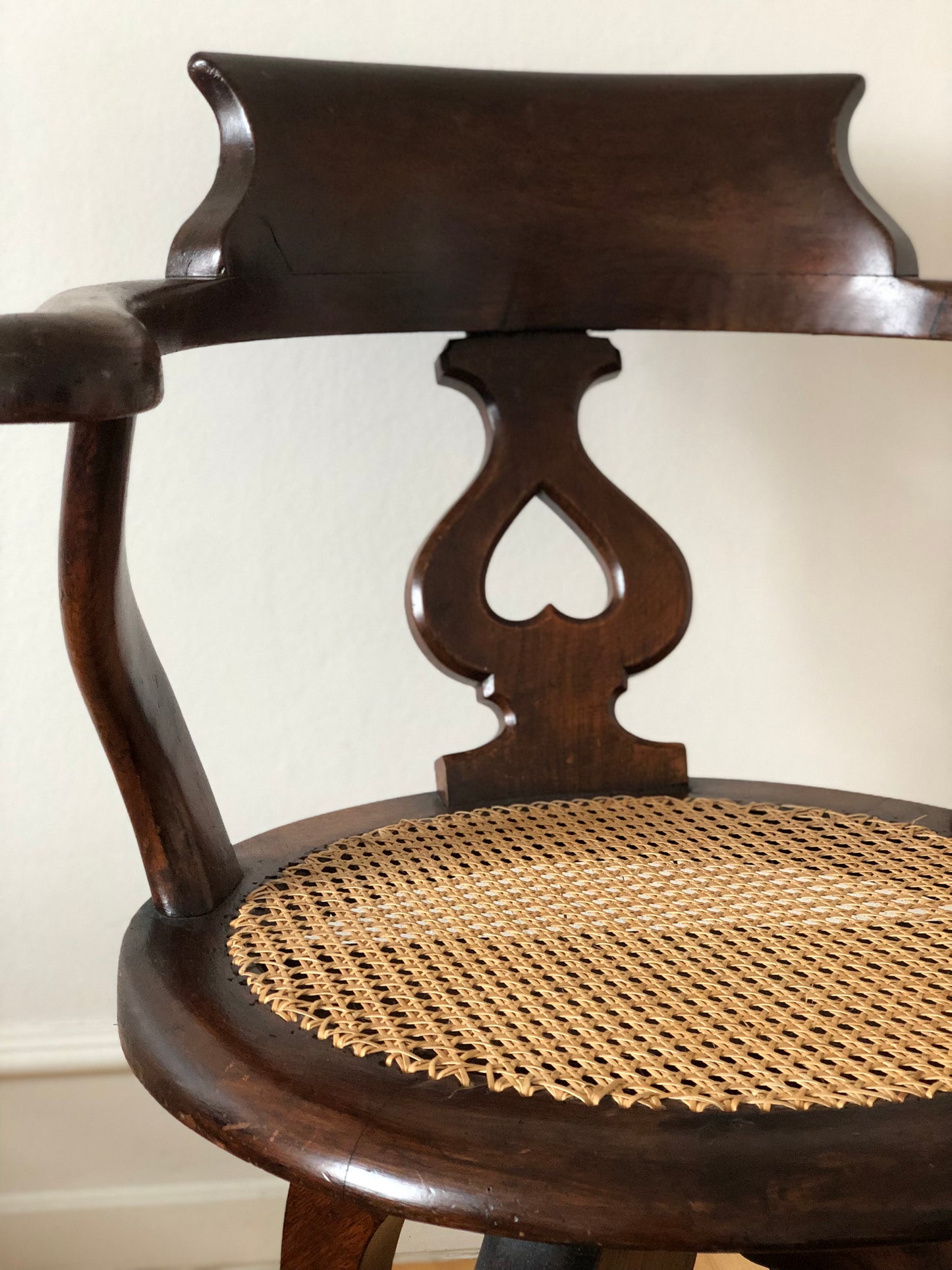 Edwardian Mahogany Swivel Desk Chair on Castors Early 20th Century United Kingdom