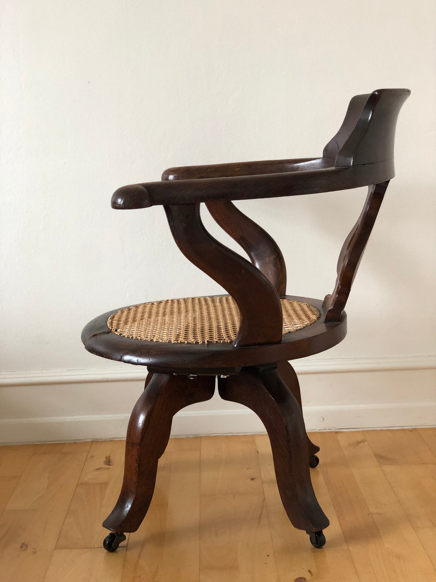 Edwardian Mahogany Swivel Desk Chair on Castors Early 20th Century United Kingdom