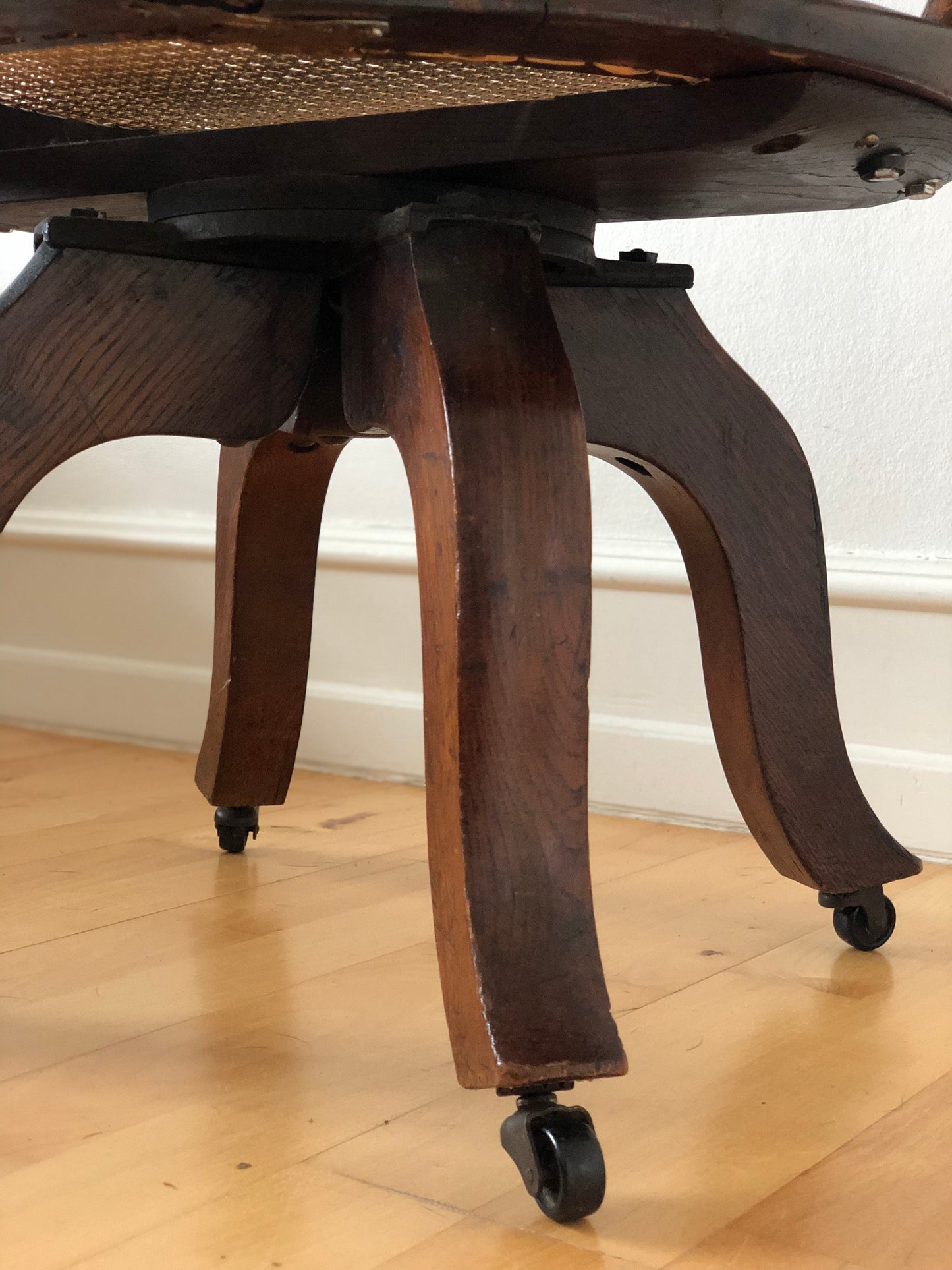 Edwardian Mahogany Swivel Desk Chair on Castors Early 20th Century United Kingdom