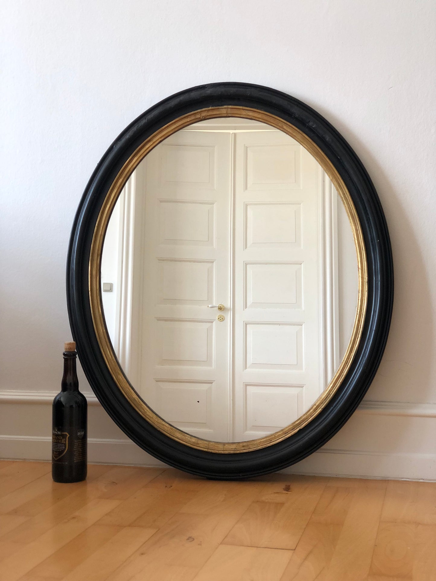 Large Antique Louis Philippe French Oval Mirror in Black and Gold, Late 19th Century