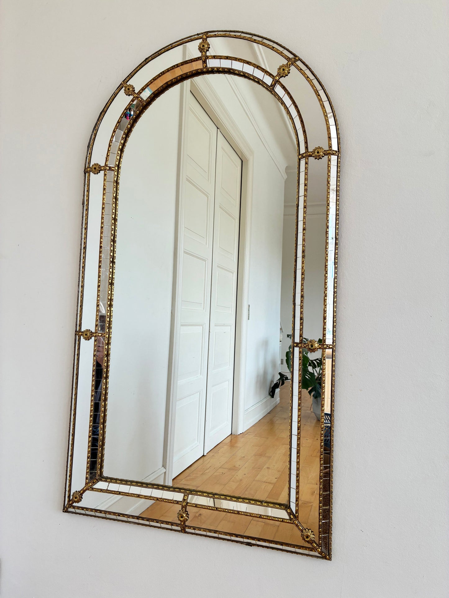 Large Vintage Spanish Venetian-Style Wall Mirror, Brass, 1980s Hollywood Regency