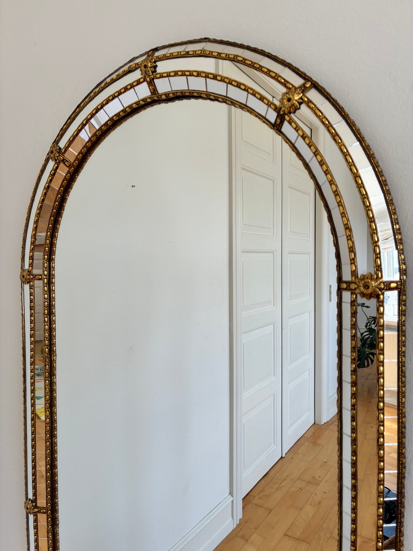 Large Vintage Spanish Venetian-Style Wall Mirror, Brass, 1980s Hollywood Regency