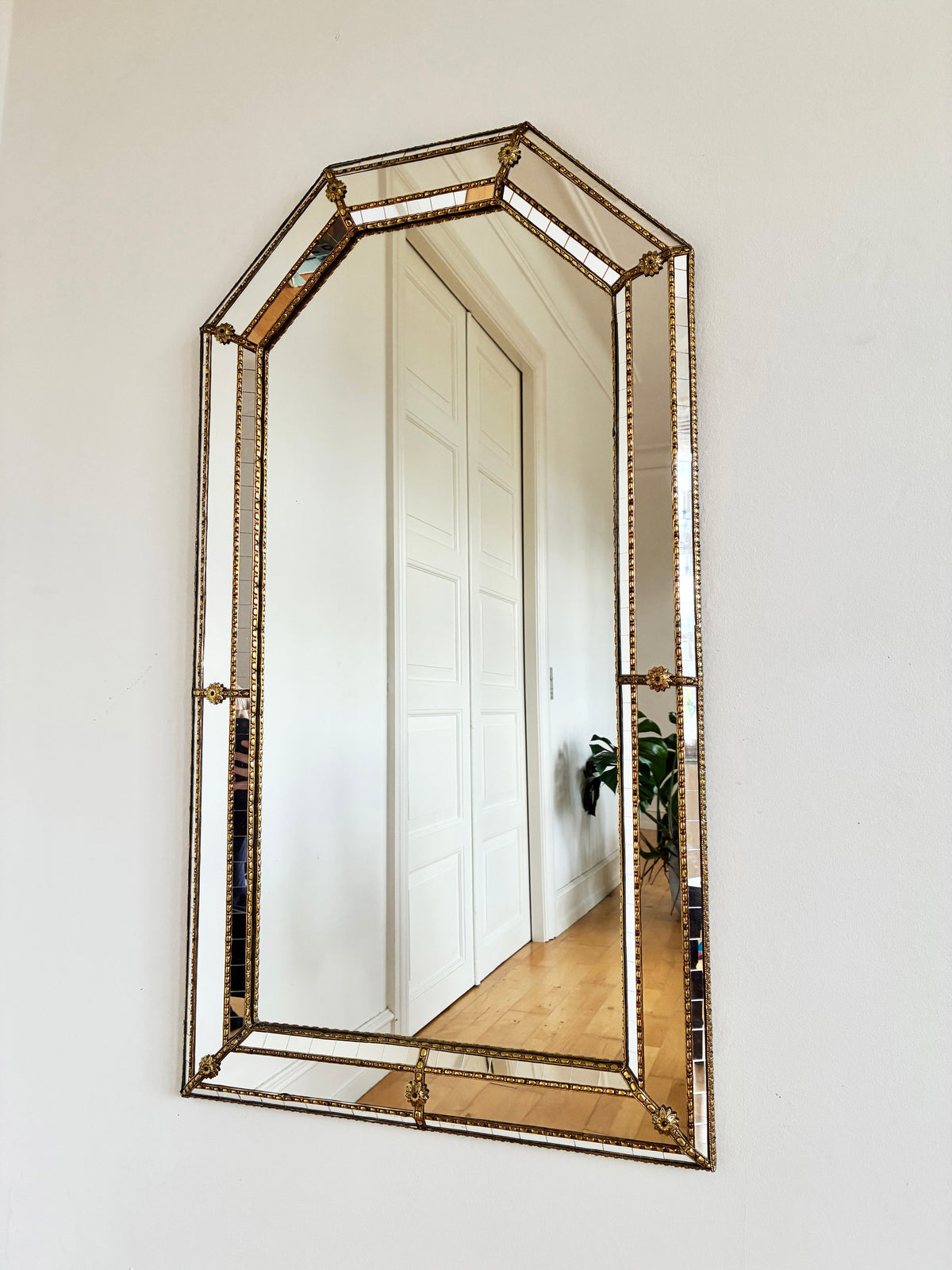 Large Vintage Spanish Venetian-Style Wall Mirror, Brass, 1980s Hollywood Regency