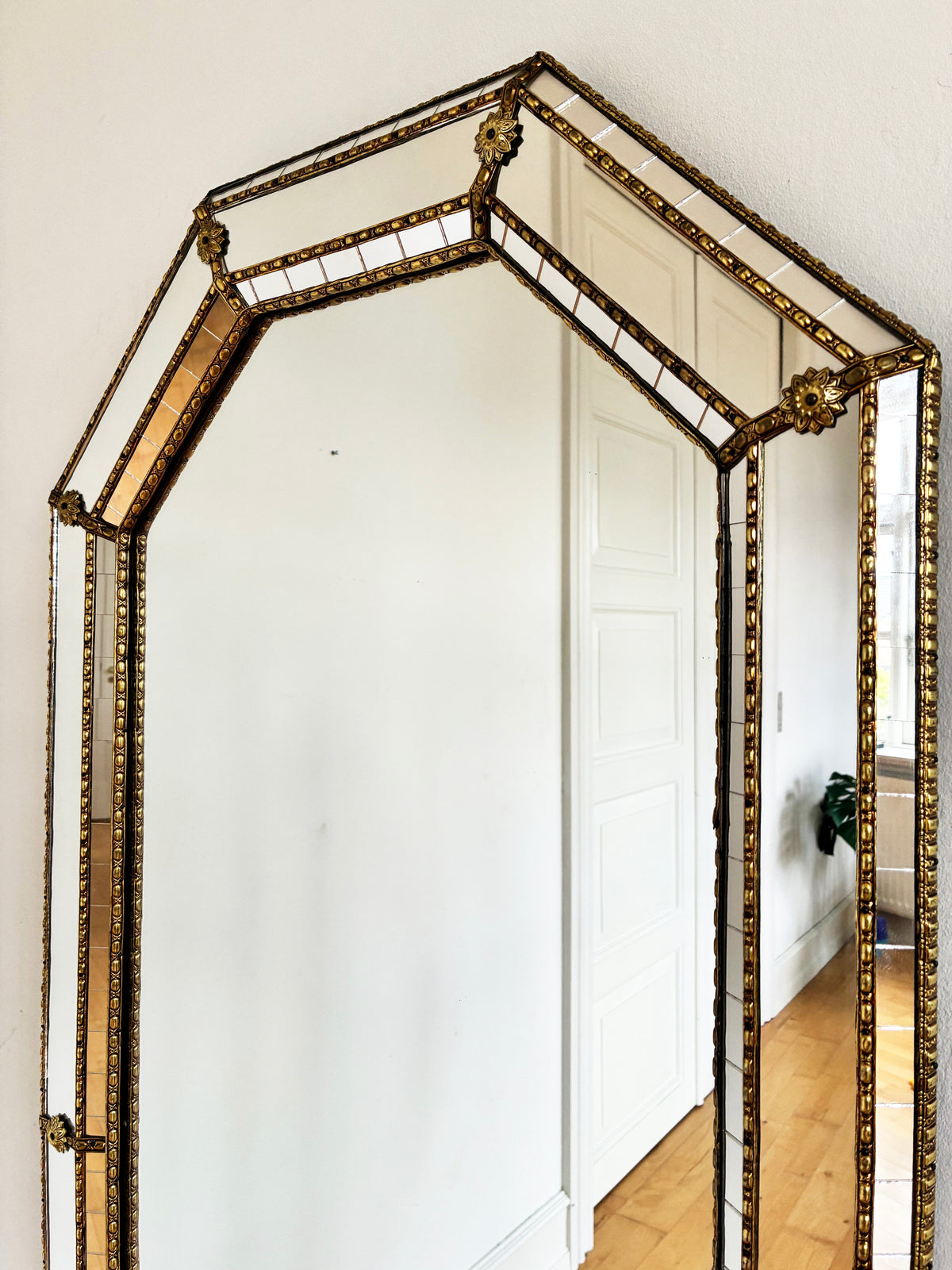 Large Vintage Spanish Venetian-Style Wall Mirror, Brass, 1980s Hollywood Regency