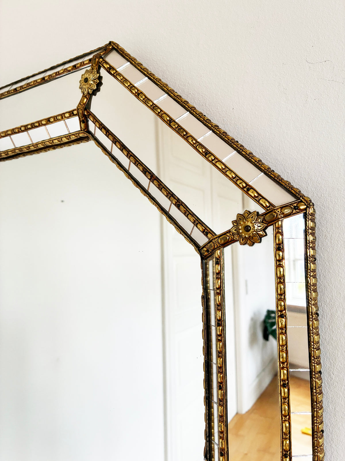 Large Vintage Spanish Venetian-Style Wall Mirror, Brass, 1980s Hollywood Regency
