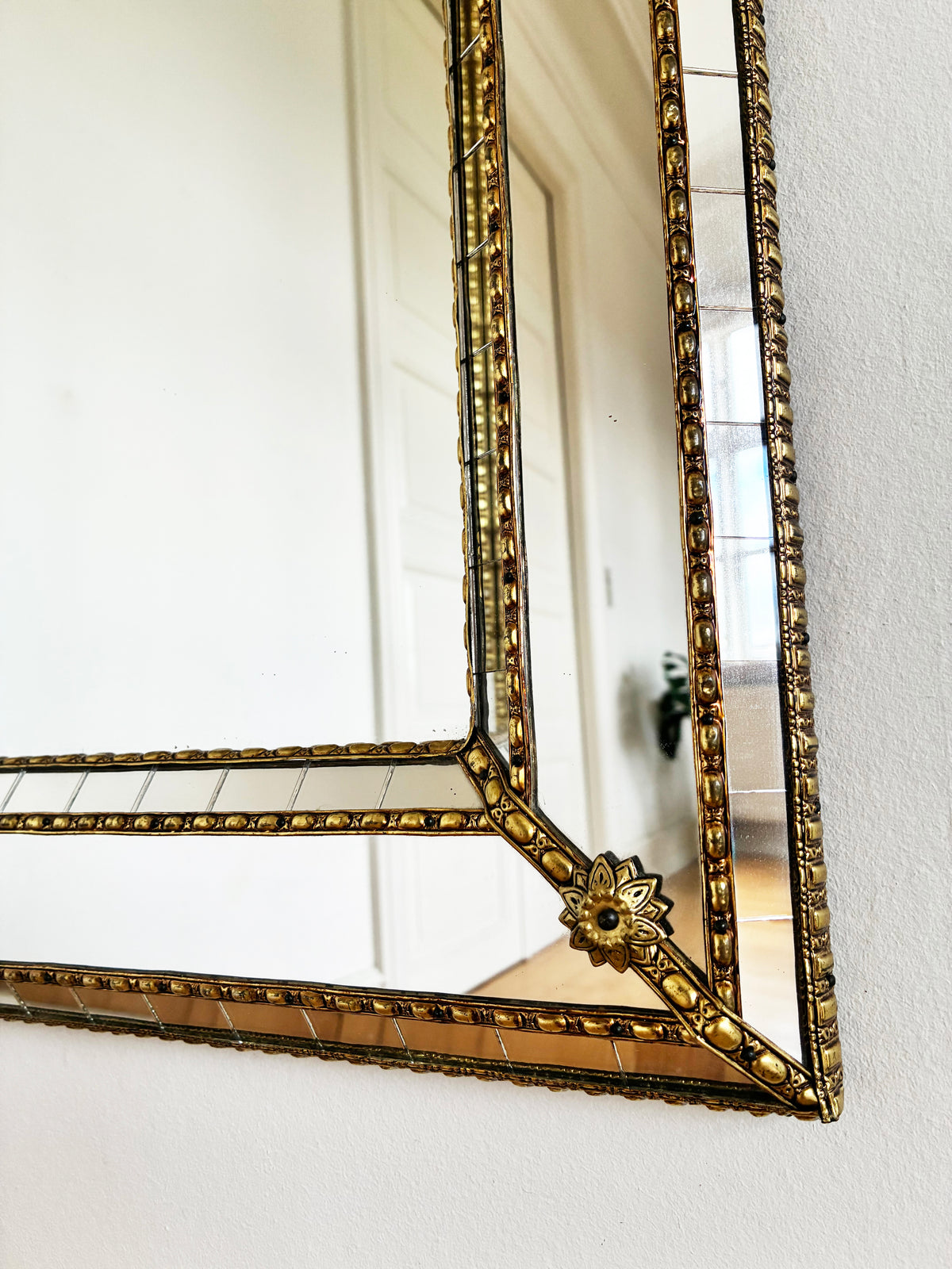 Large Vintage Spanish Venetian-Style Wall Mirror, Brass, 1980s Hollywood Regency