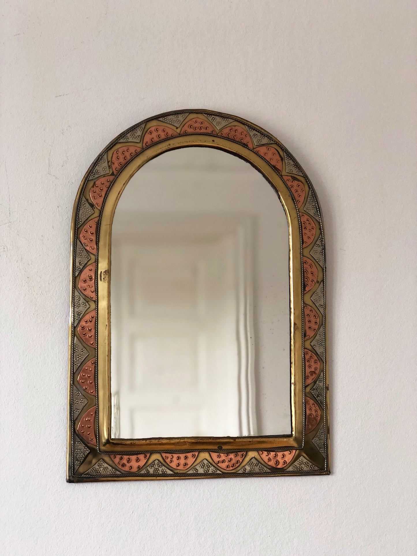 Vintage Arched Wall Mirror – Spanish, Hollywood Regency, Moroccan-inspired 1960s