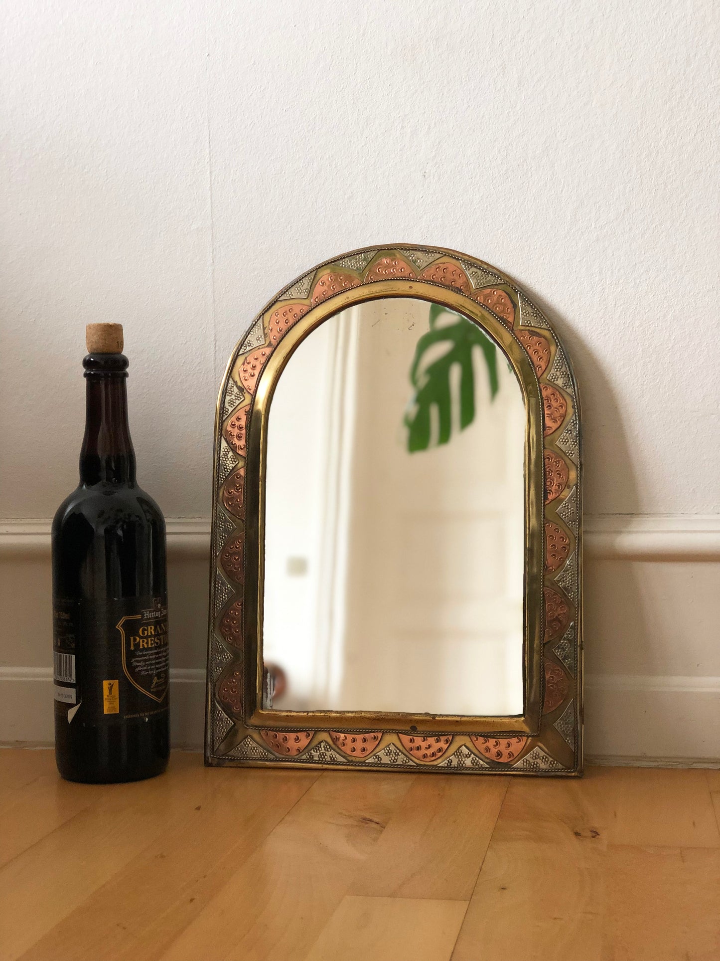 Vintage Arched Wall Mirror – Spanish, Hollywood Regency, Moroccan-inspired 1960s