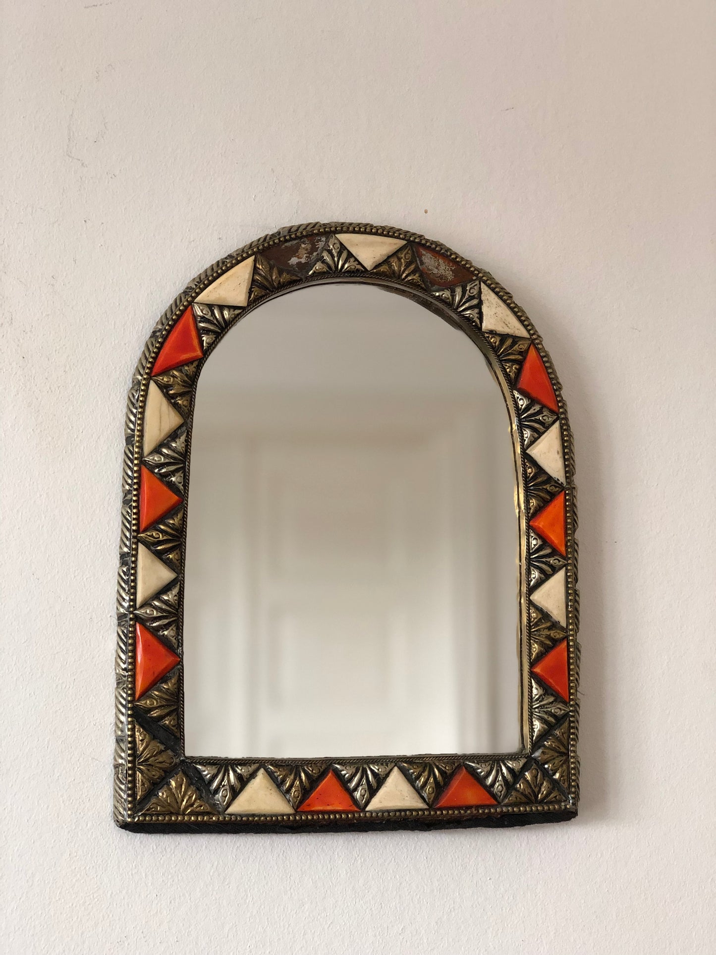 Vintage Arched Wall Mirror – Spanish, Hollywood Regency, Moroccan-inspired 1960s
