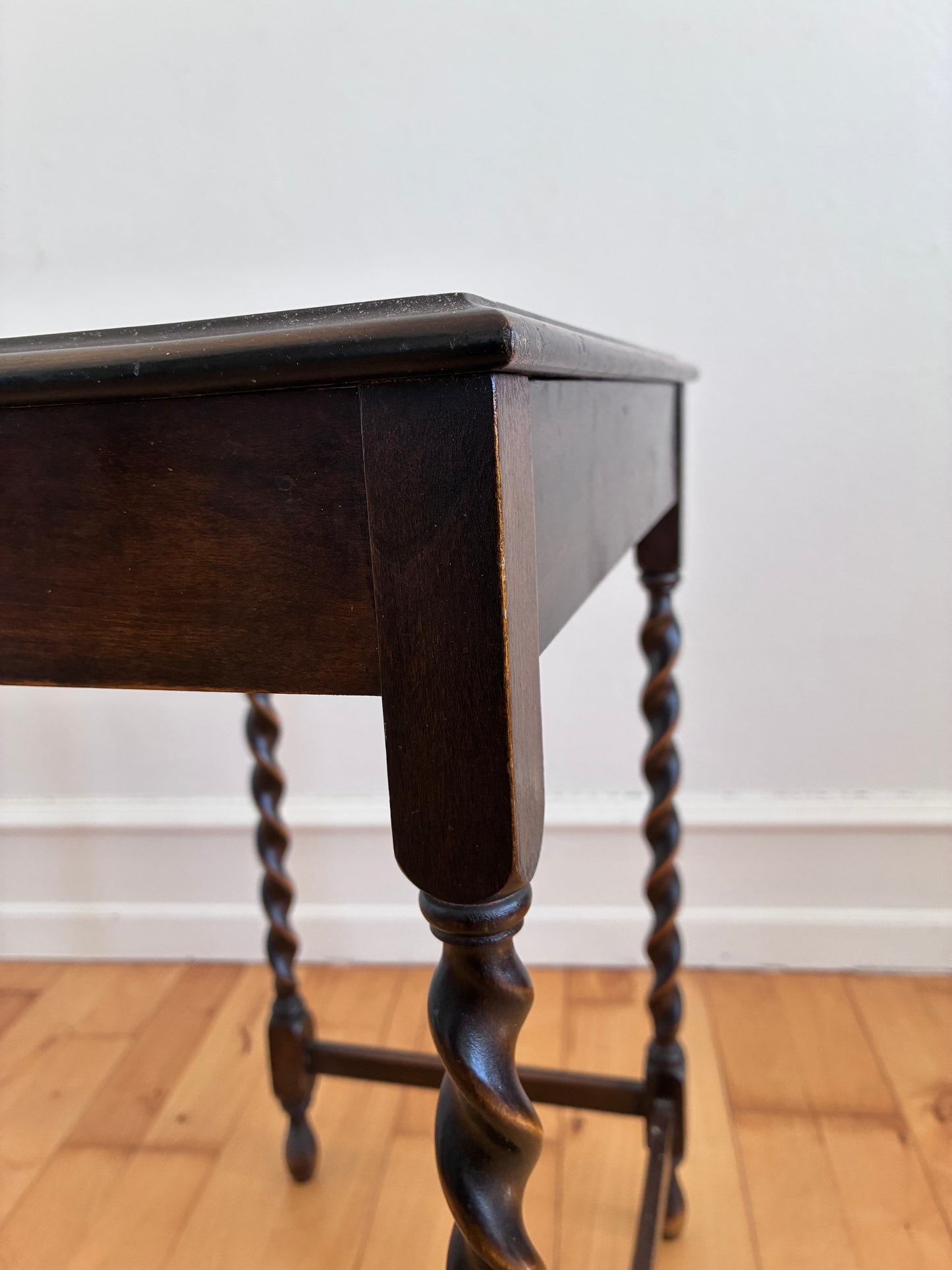 Vintage Set of 3 Barley Twist Walnut Nesting Side Tables, English 1940s