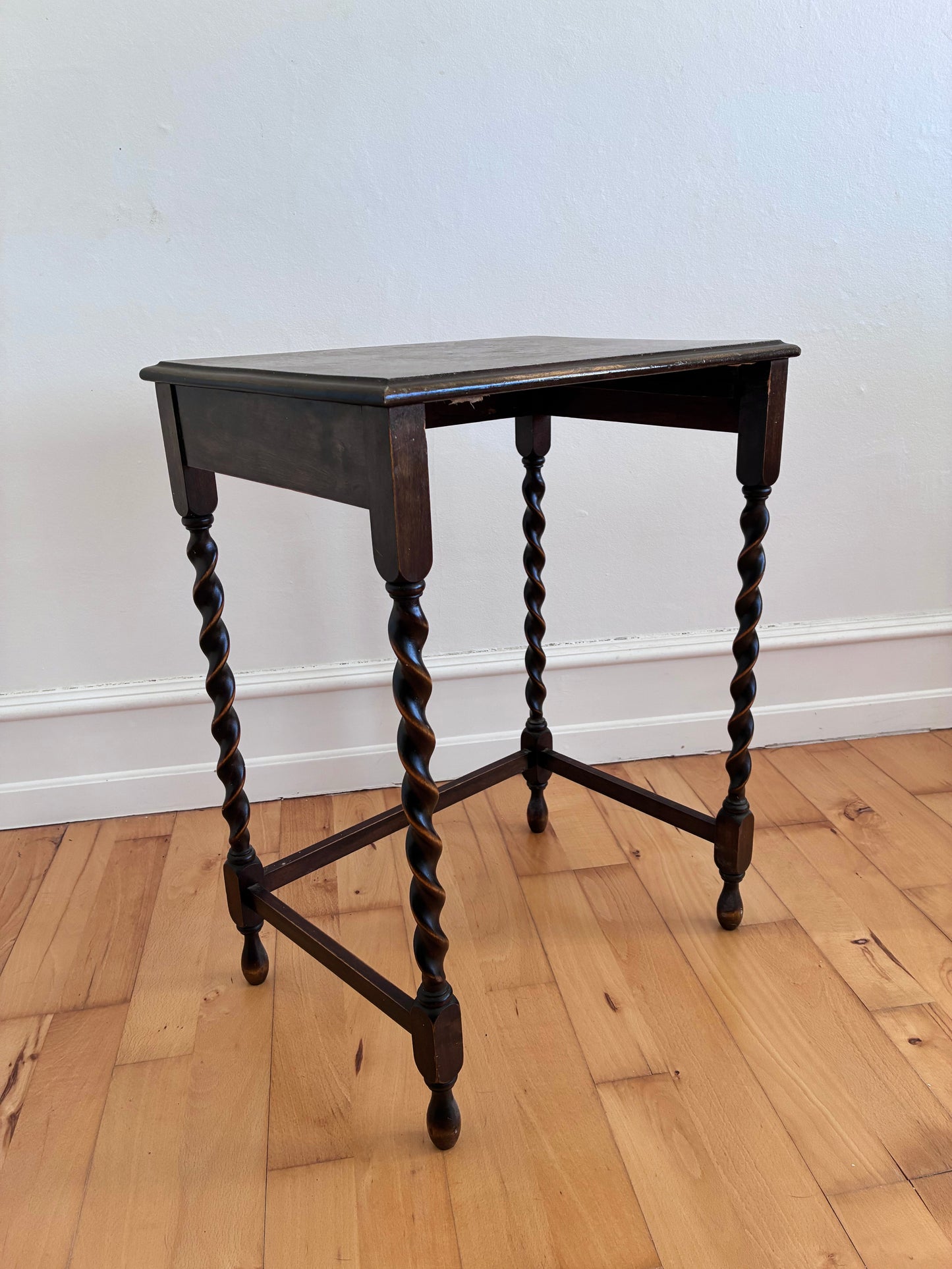 Vintage Set of 3 Barley Twist Walnut Nesting Side Tables, English 1940s