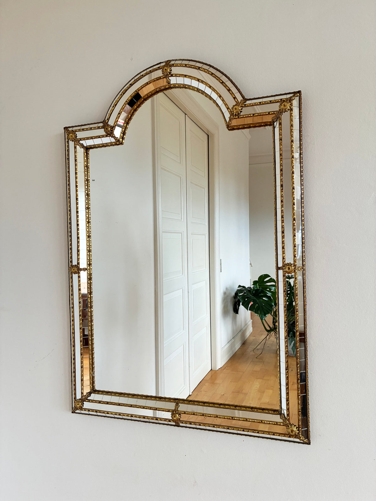 Vintage Spanish Venetian-Style Arched Wall Mirror, Brass, 1980s Hollywood Regency